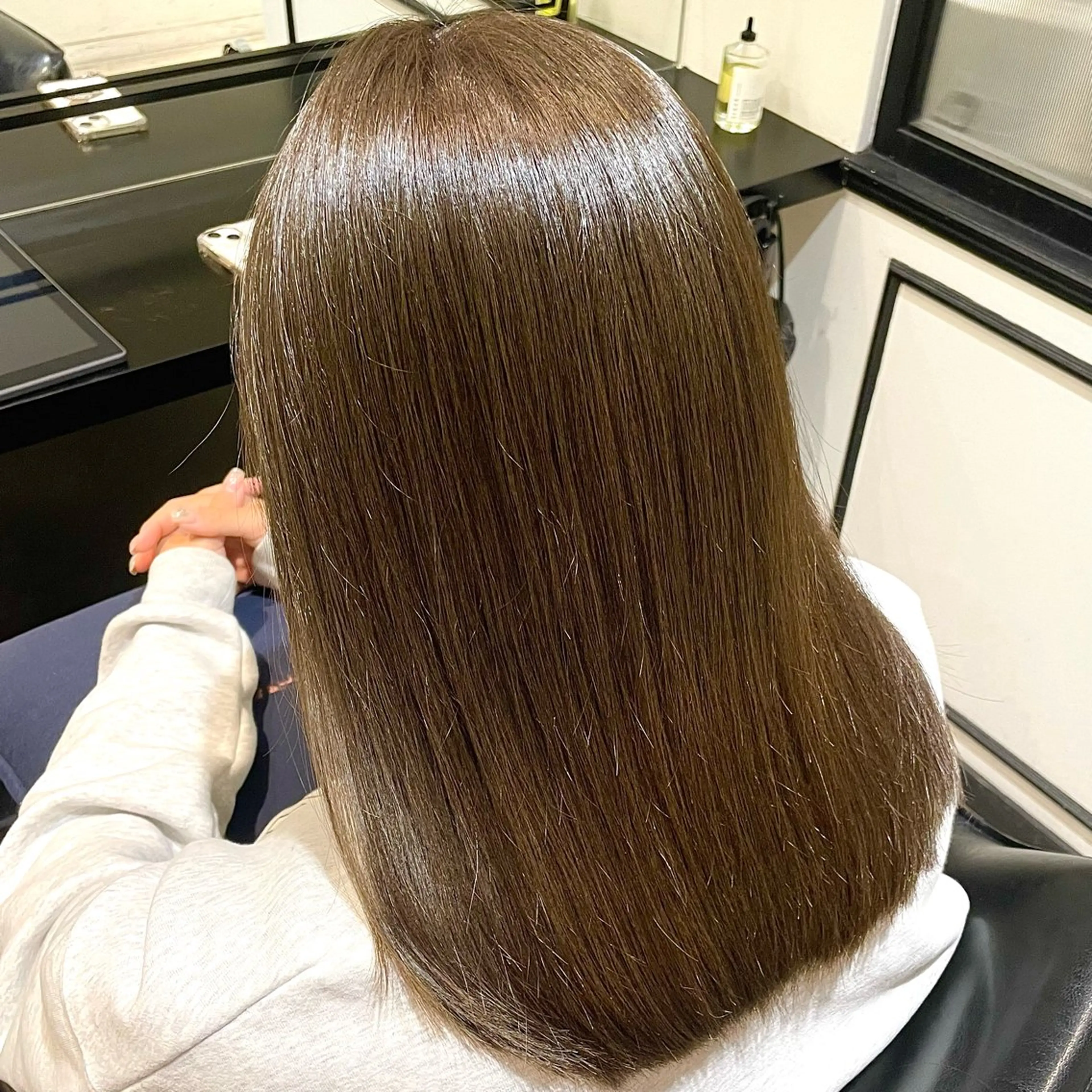 ミディアム カラー ベージュカラー ブリーチ 透明感カラー ブリーチなしカラー オリーブベージュ feliz🤍 RINAのマツエク・マツパデザイン