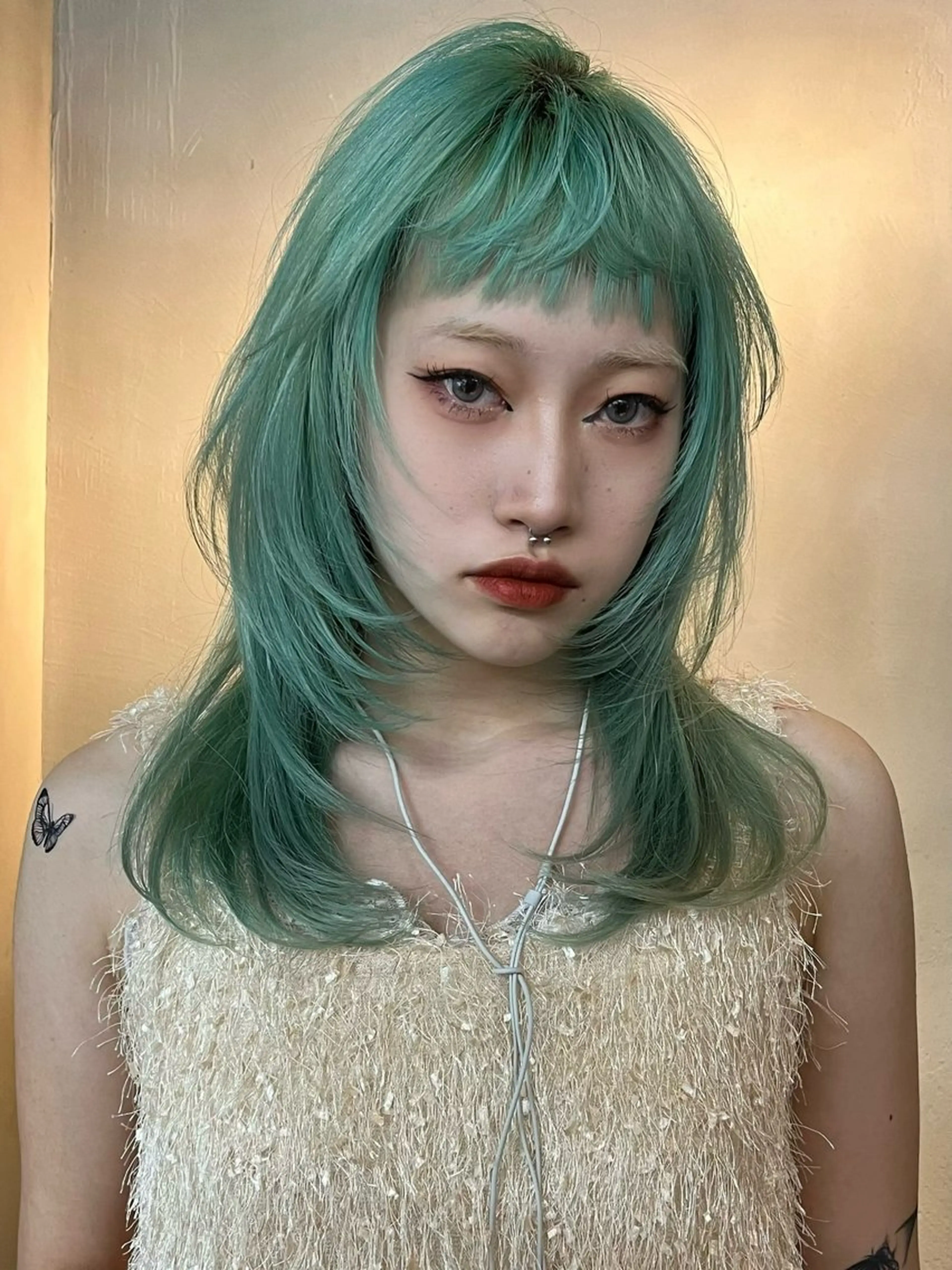 セミロング カラー イツク ⚡️ ルーツ/ハイトーンのヘアスタイル