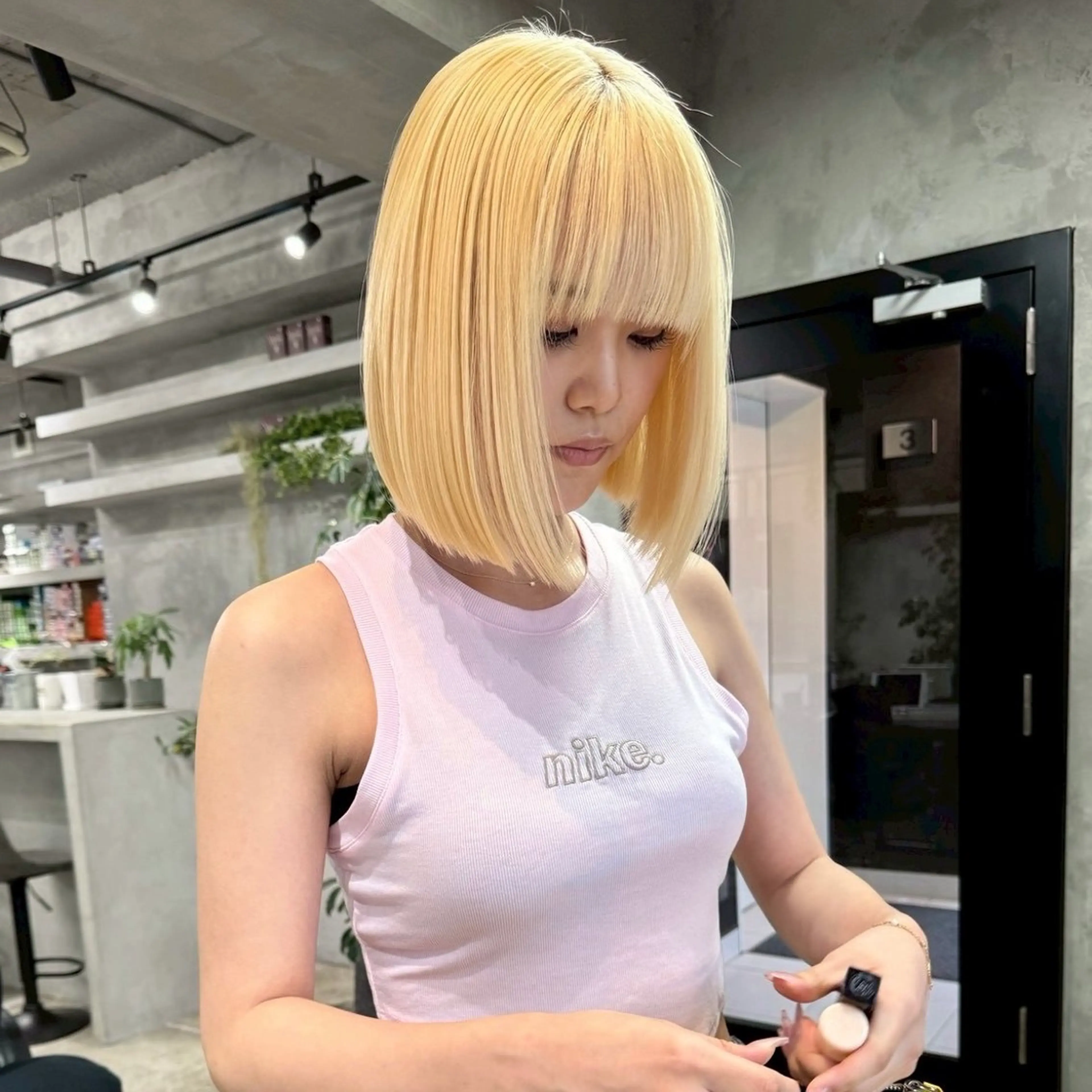 ショート 横浜🦋ハイトーン 🫐シャドウルーツのヘアスタイル