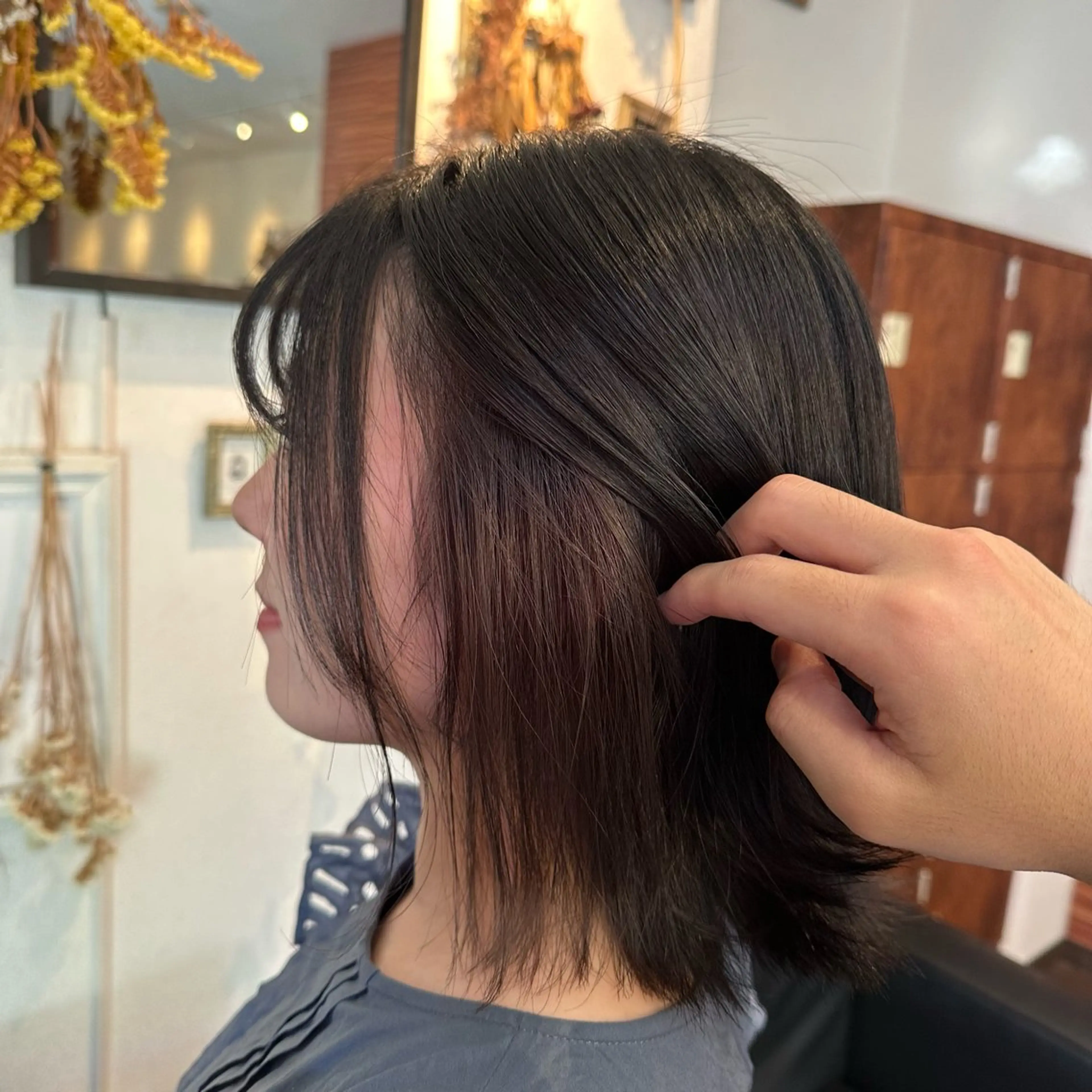 ミディアム カラー 黒髪 ブルーカラー ブルーブラック ヘアカラー 大人女性の艶カット カラー/菊池柊真🌟のヘアスタイル
