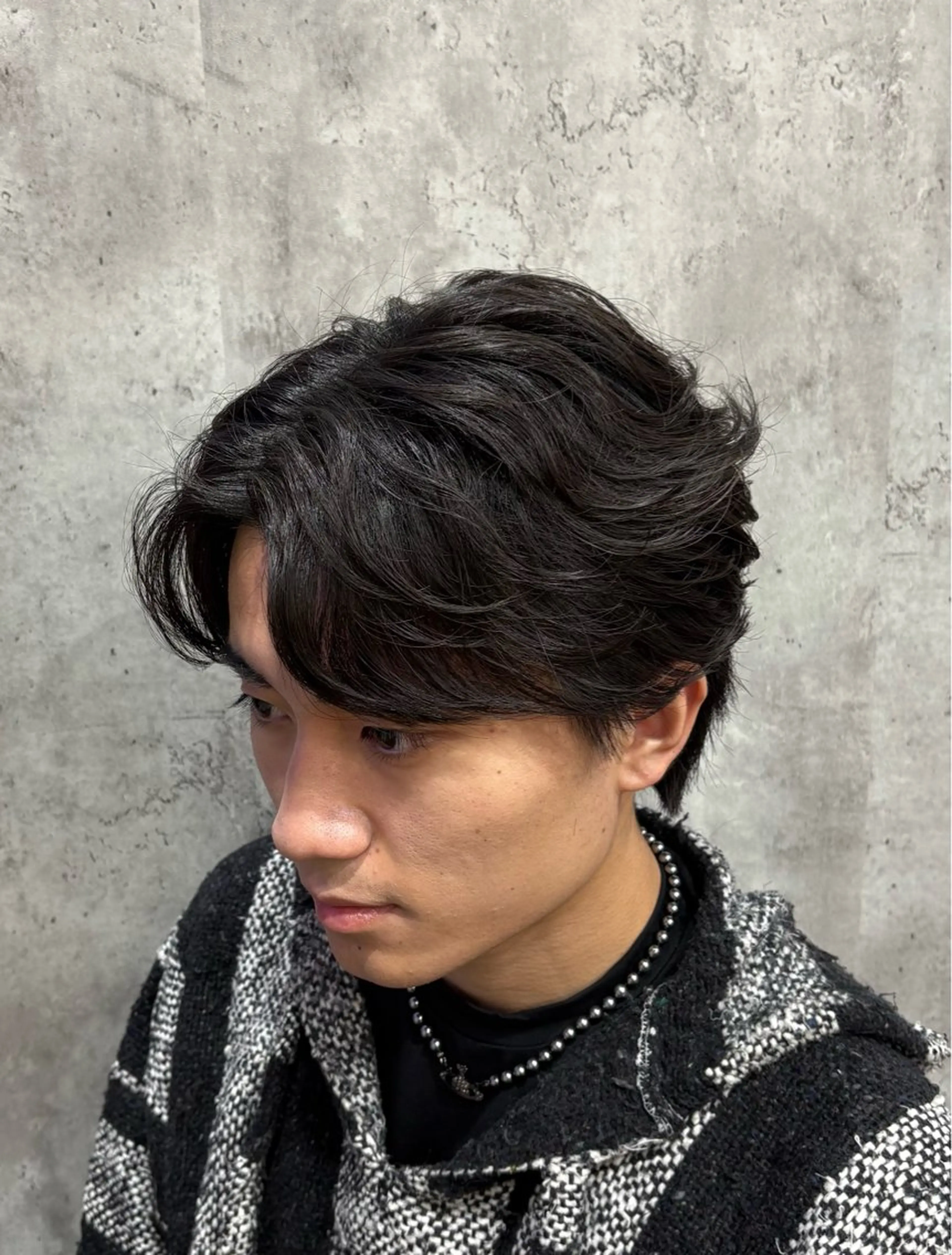 ショート パーマ メンズ フェザーパーマ メンズパーマ カット パーマ 韓国メンズヘア/ 毛流れヘア　須田龍世のヘアスタイル