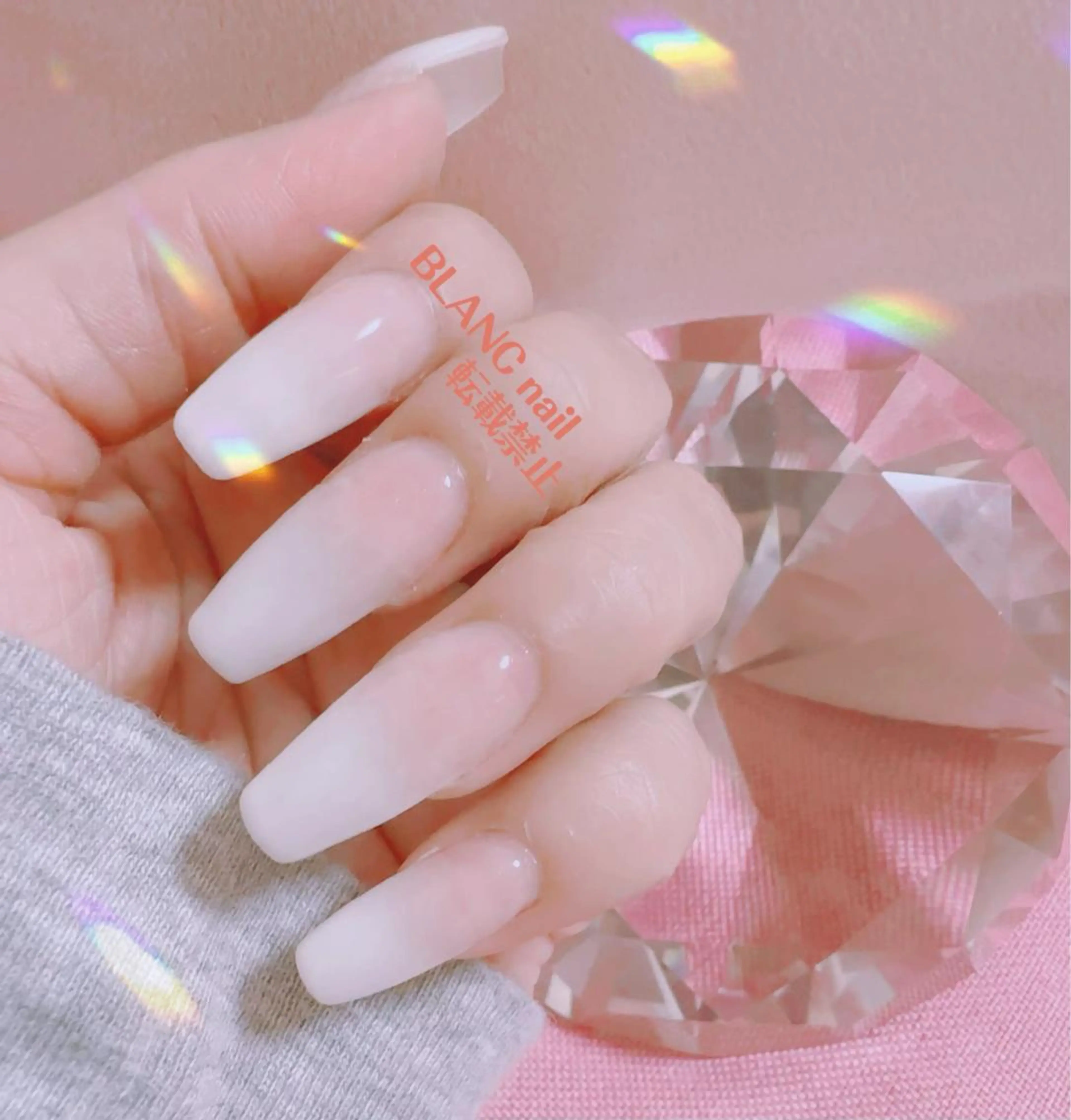 セミロング ネイル 長さ出し ネイルチップ ハンドネイル BLANC （ブラン）のネイルデザイン