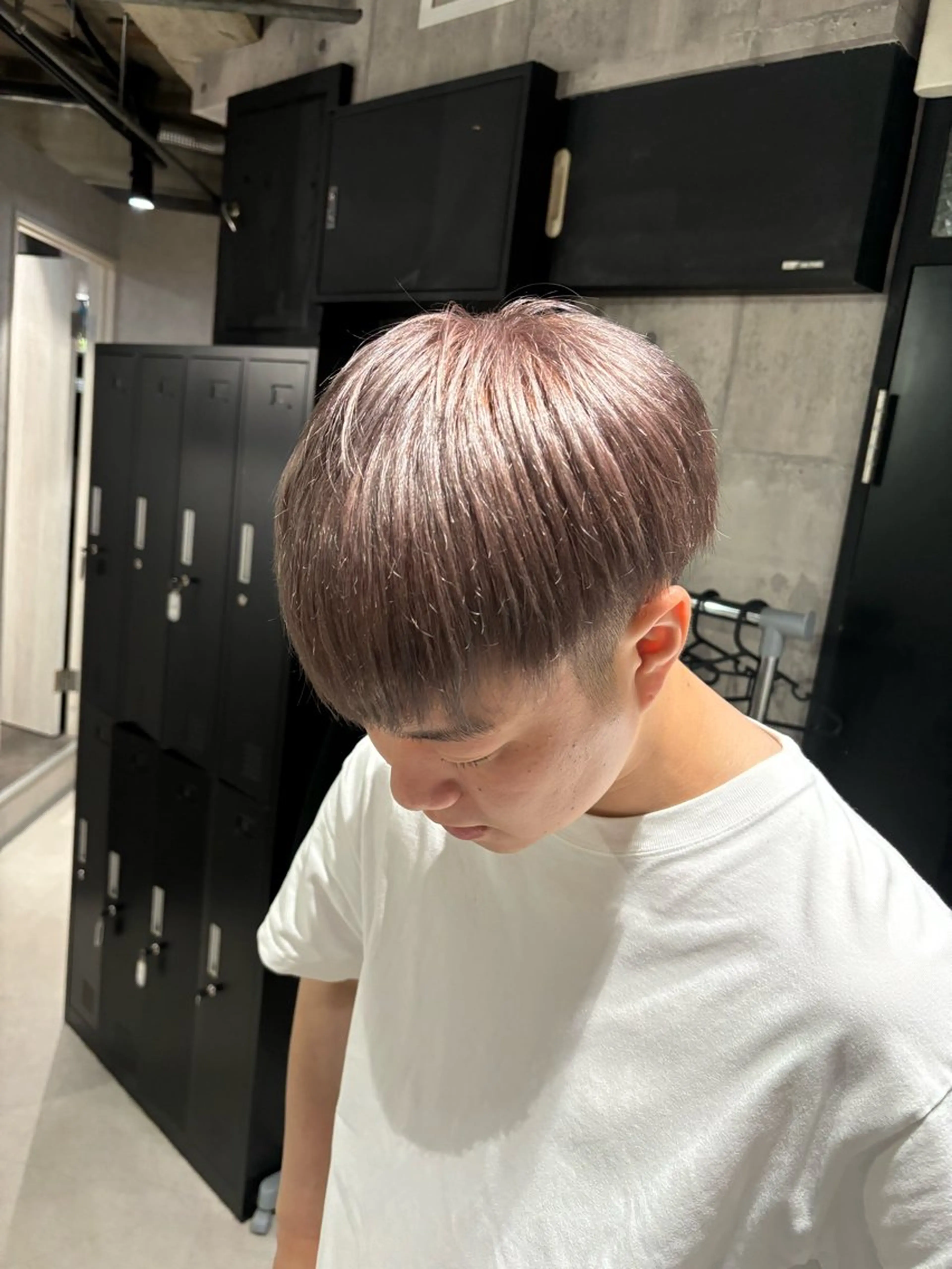 カラー メンズ グレージュ ヘアカラー _WHITE / KENTOのヘアスタイル