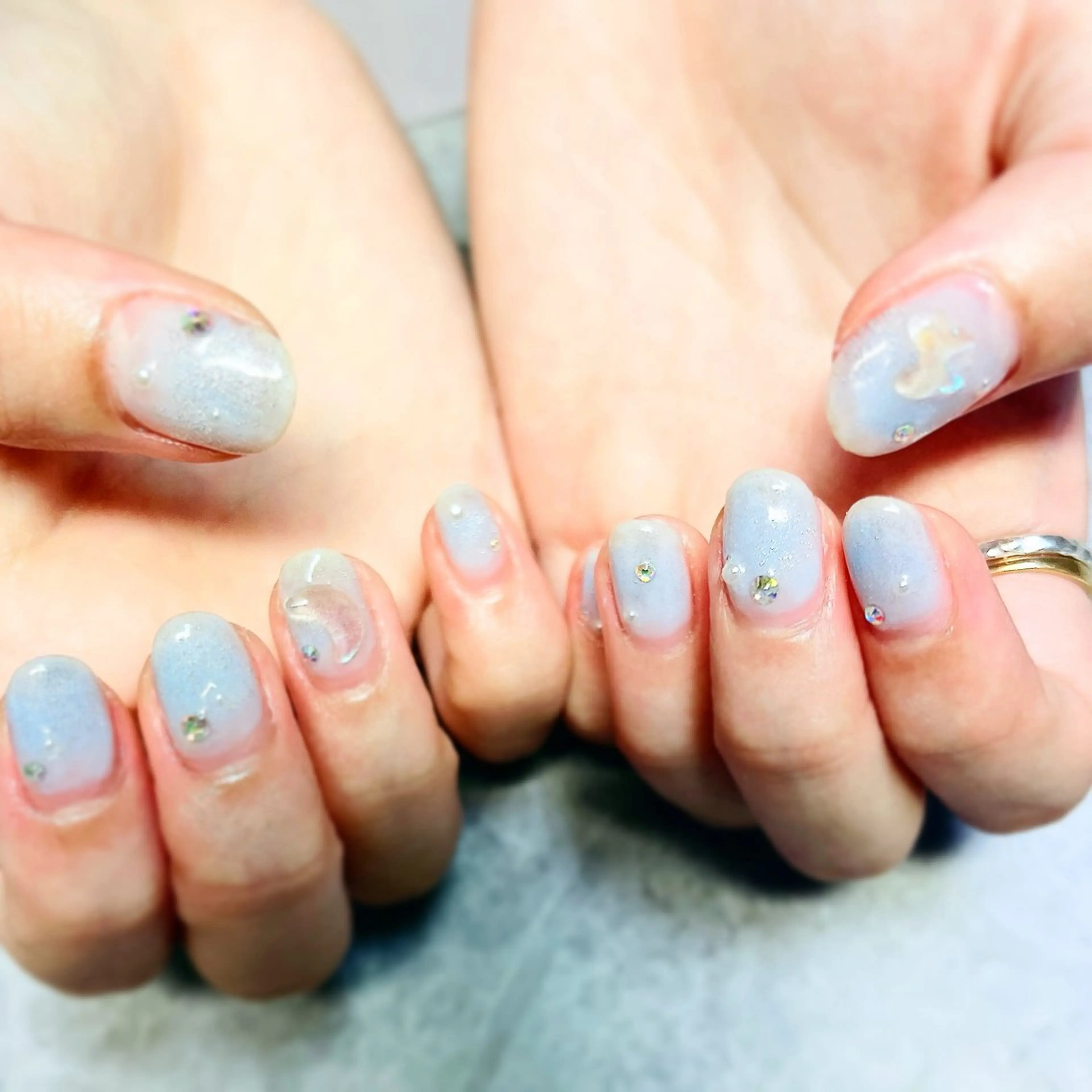 ネイル チークネイル 水色 ワンホンネイル ハンドネイル ハンドケア ベテランネイル cnc  nailのネイルデザイン