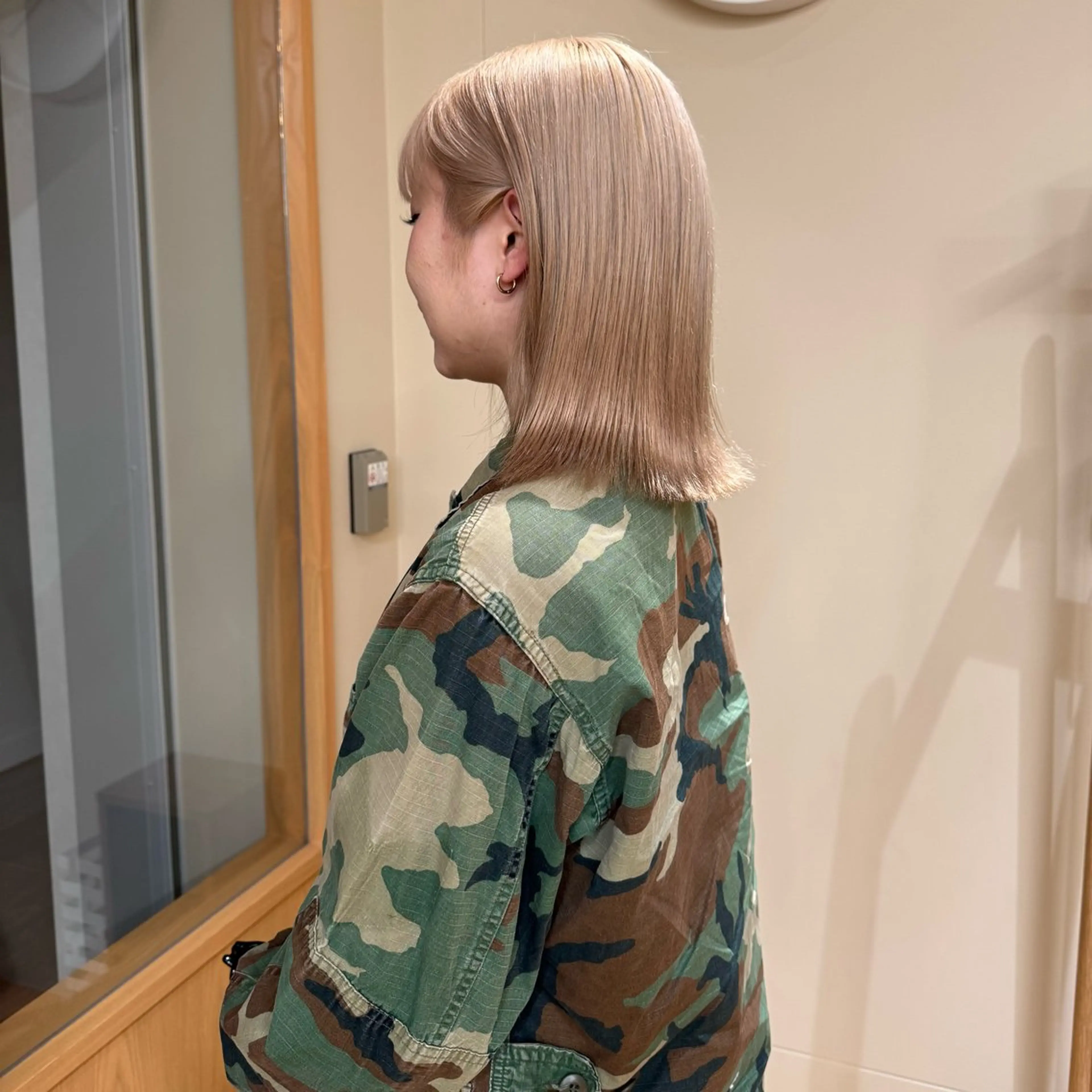 ミディアム カラー ヘアカラー hina 🛋️ブリーチカラーのヘアスタイル