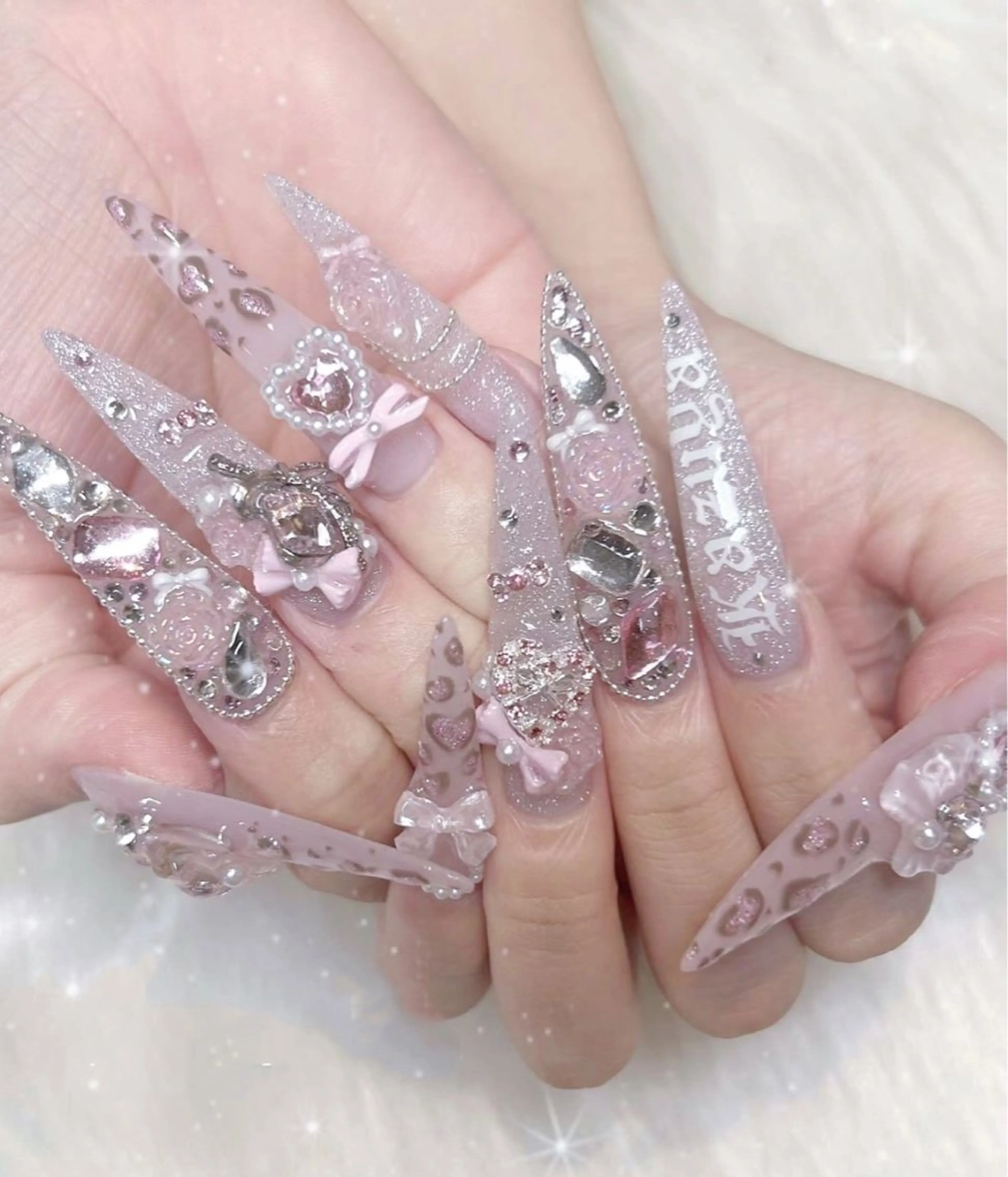 ロング ハンドネイル mionail 難波店のネイルデザイン