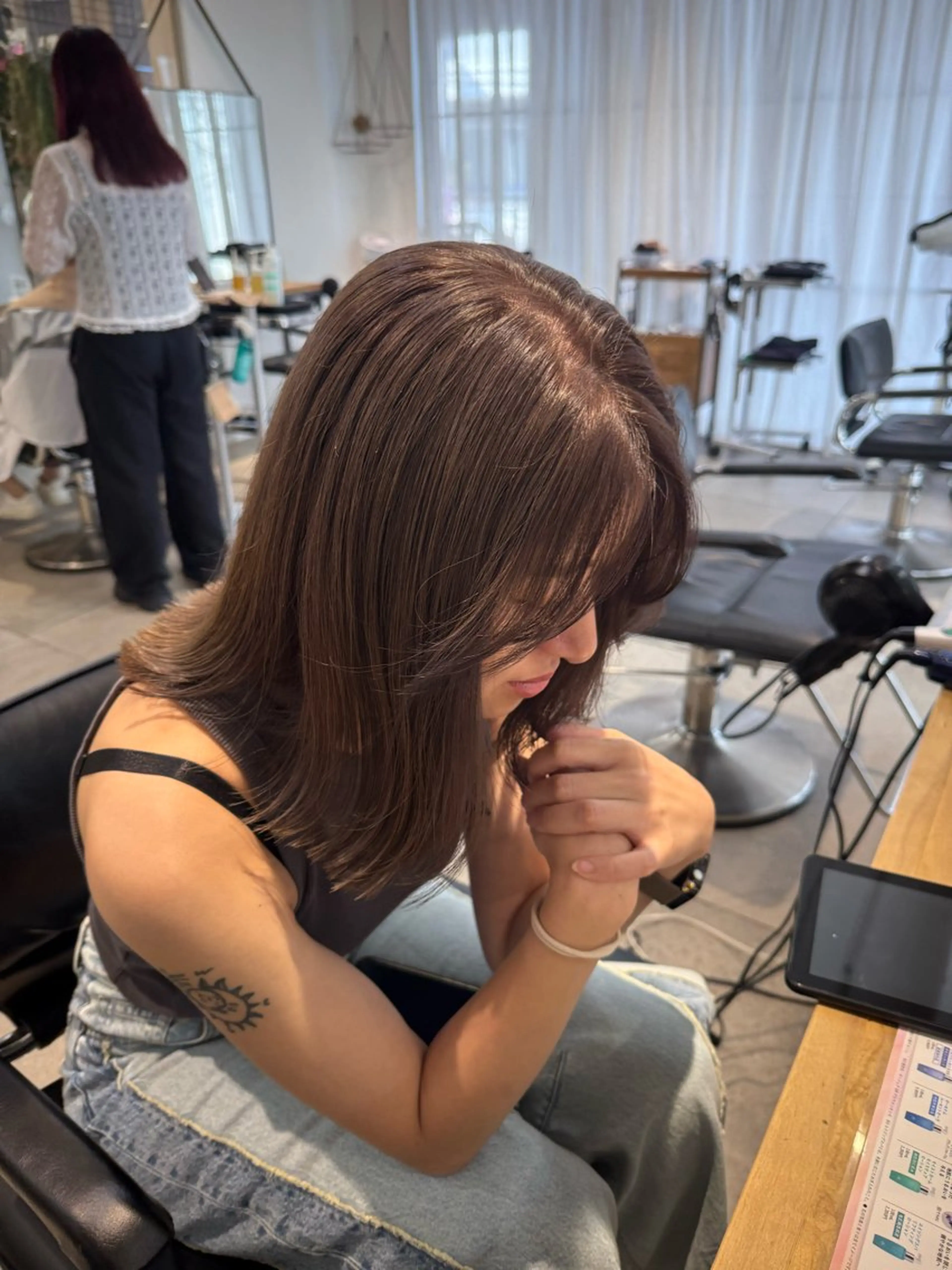 ミディアム カラー ミルクティー× グレージュMOMOのヘアスタイル