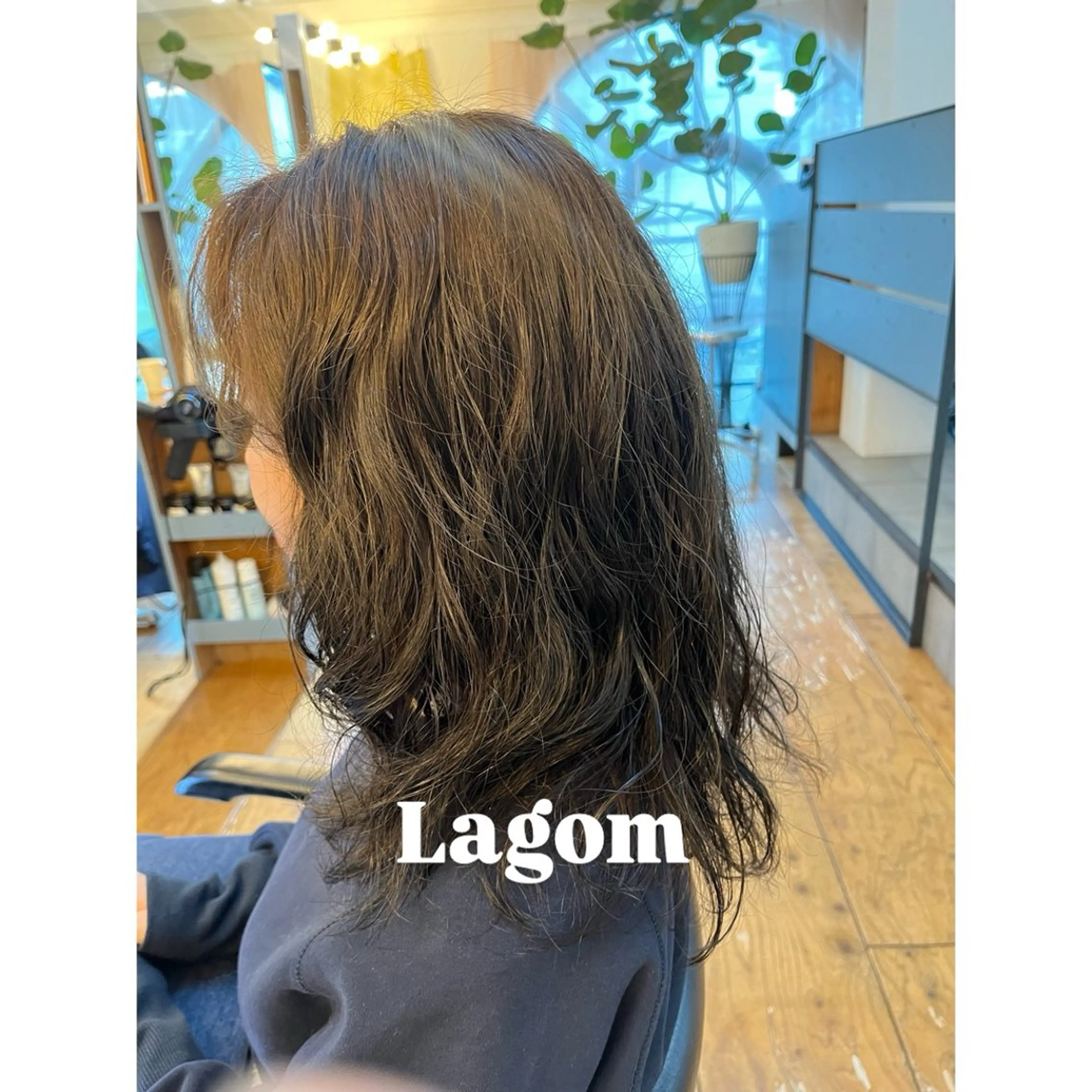 セミロング パーマ カット ヘアカラー パーマ Lagom なかだのヘアスタイル