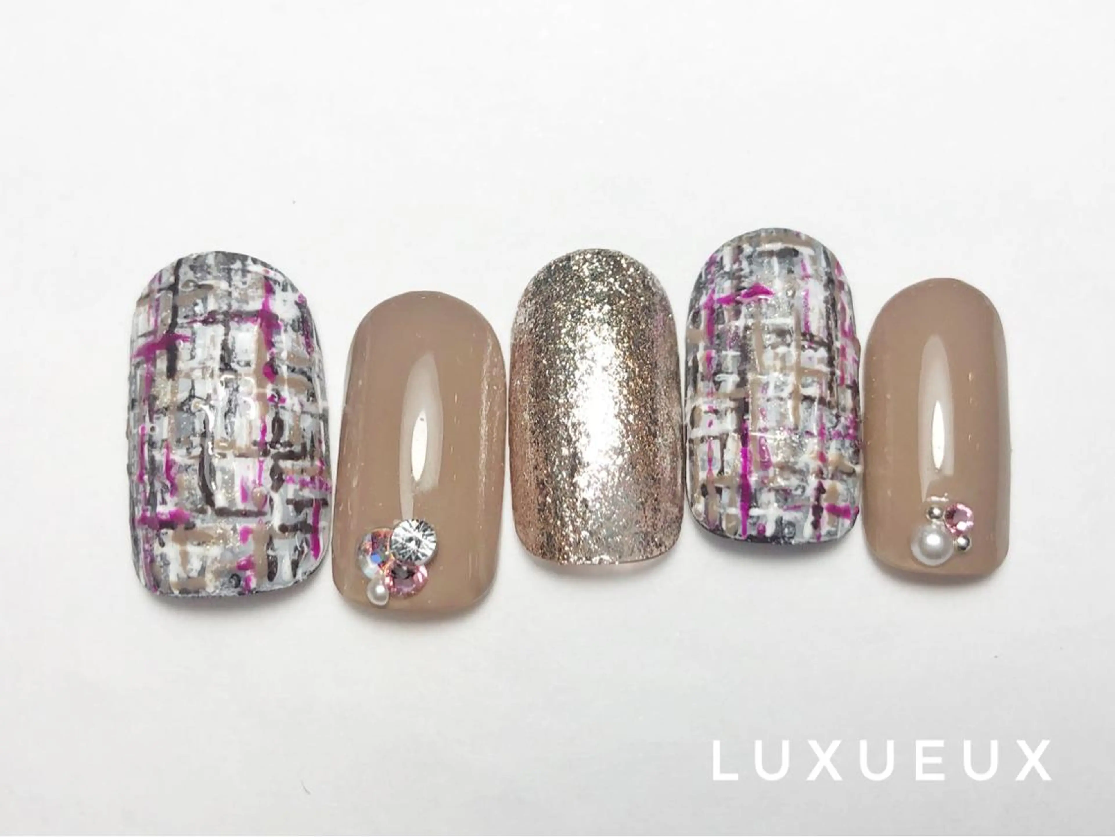 ネイル LUXUEUX春日店 (ルクソー)のネイルデザイン