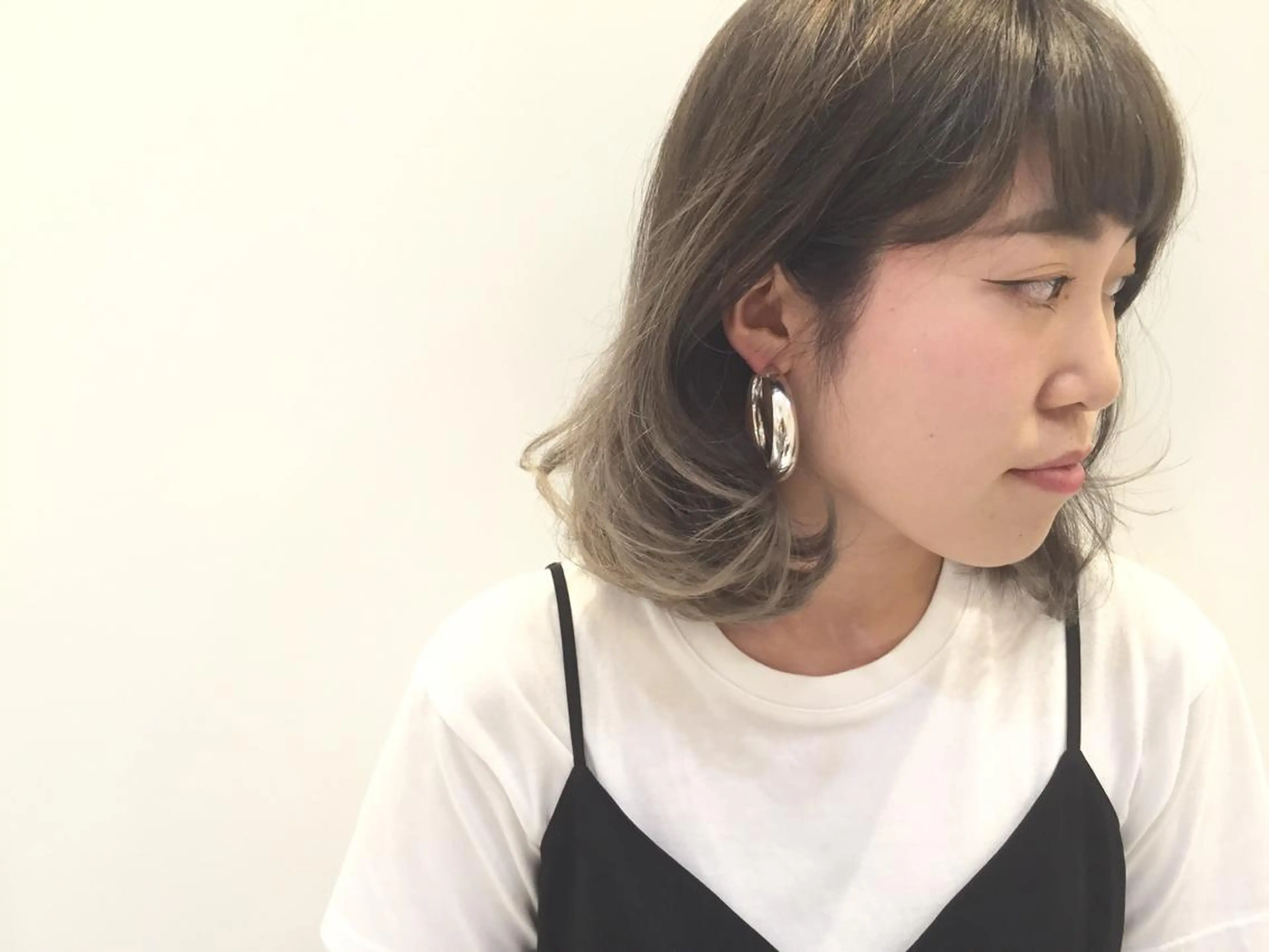 ミディアム カラー アッシュ グラデーションカラー シルバー シルバーアッシュ ボブ ハイトーン×髪質改善 KENTAのヘアスタイル