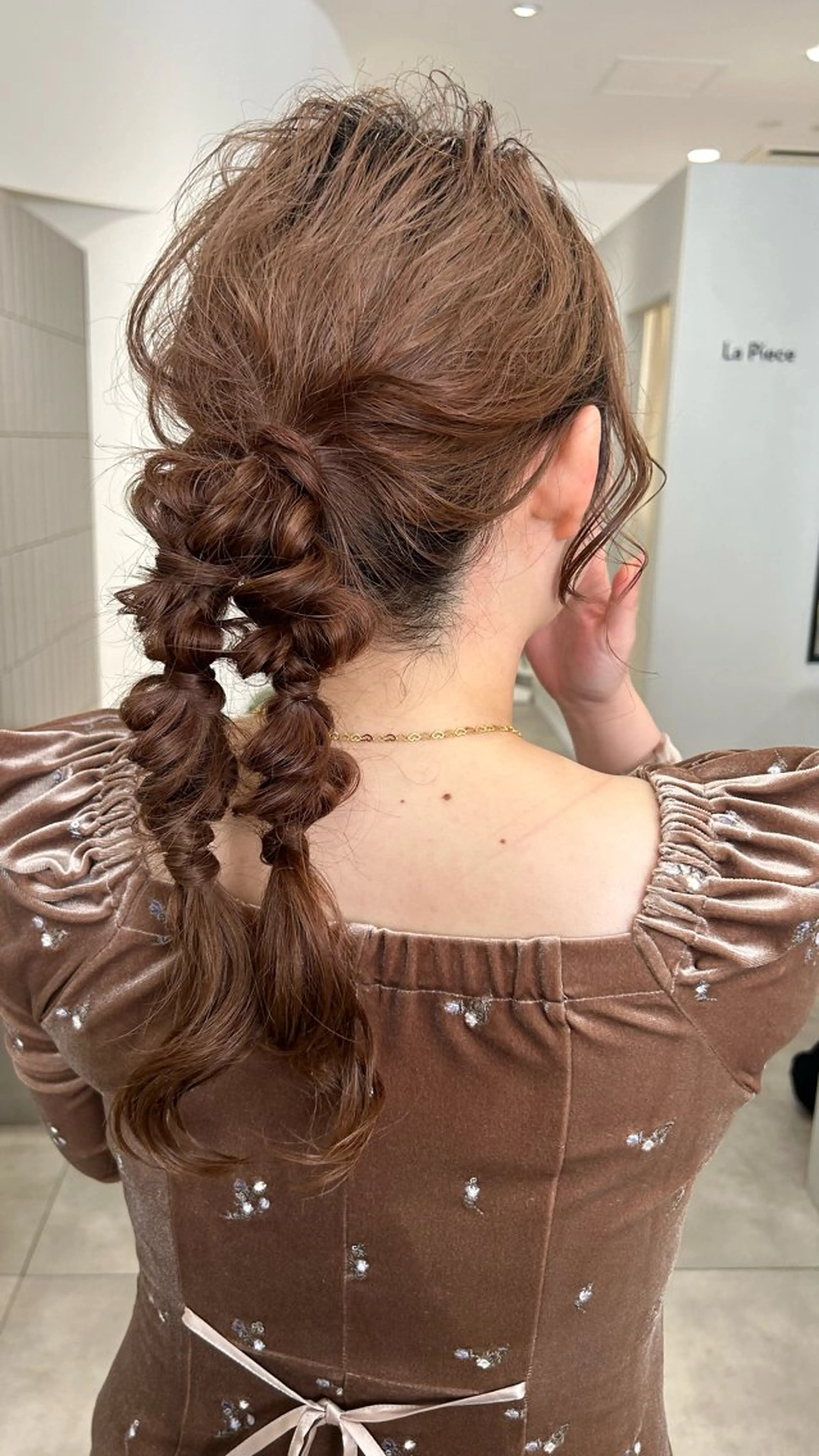 ミディアム ヘアアレンジ 結婚式・ブライダル オリーブベージュ/ ブリーチなし透明感のヘアスタイル