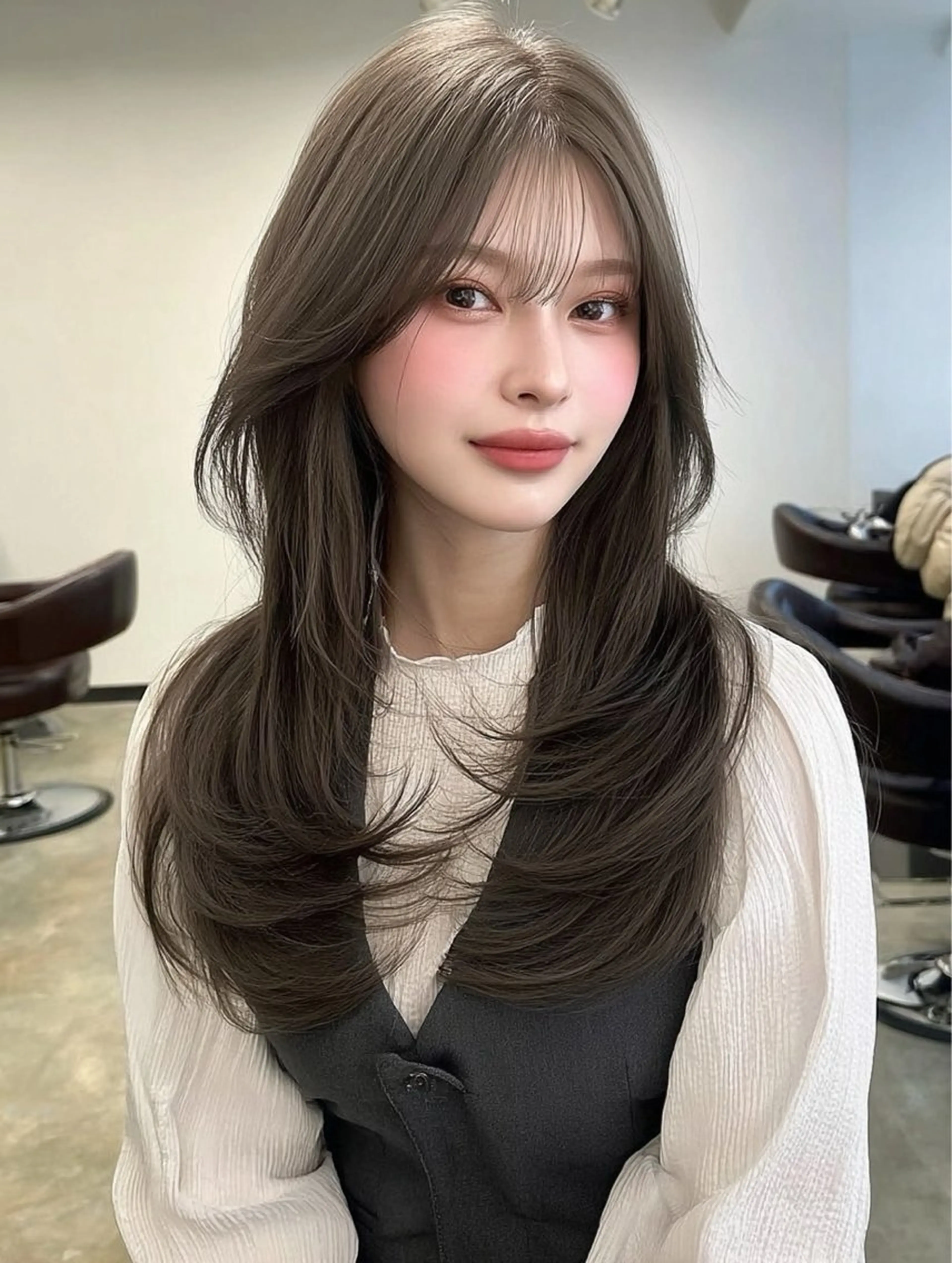 ロング ボブ 顔まわりレイヤー 韓国風ヘア レイヤーカット ウルフカット 岡田 望愛🫧のヘアスタイル