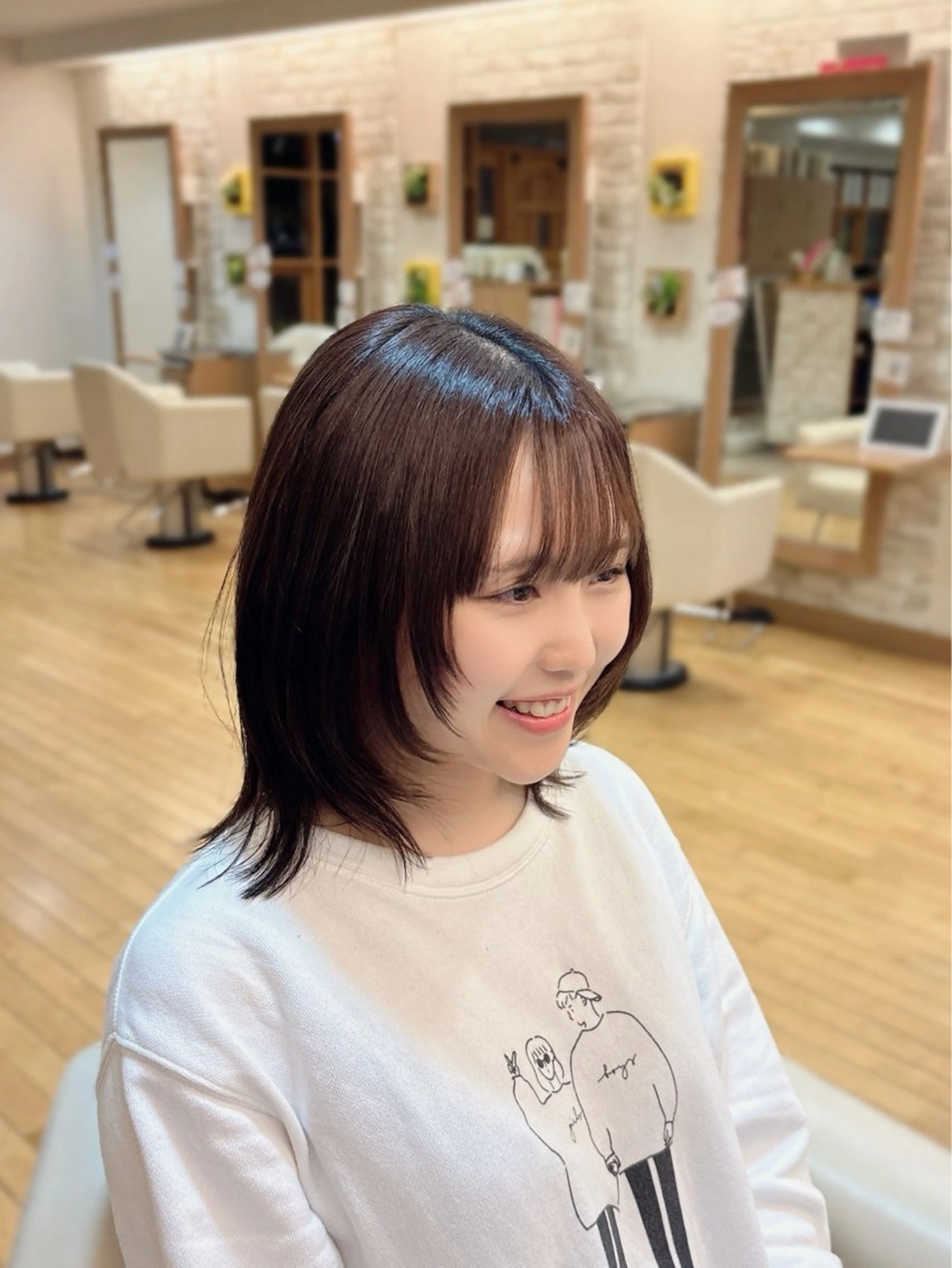 ミディアム 顔まわりレイヤー 顔周りカット レイヤーカット ✧elpatio✧︎ 小出紗羅のマツエク・マツパデザイン