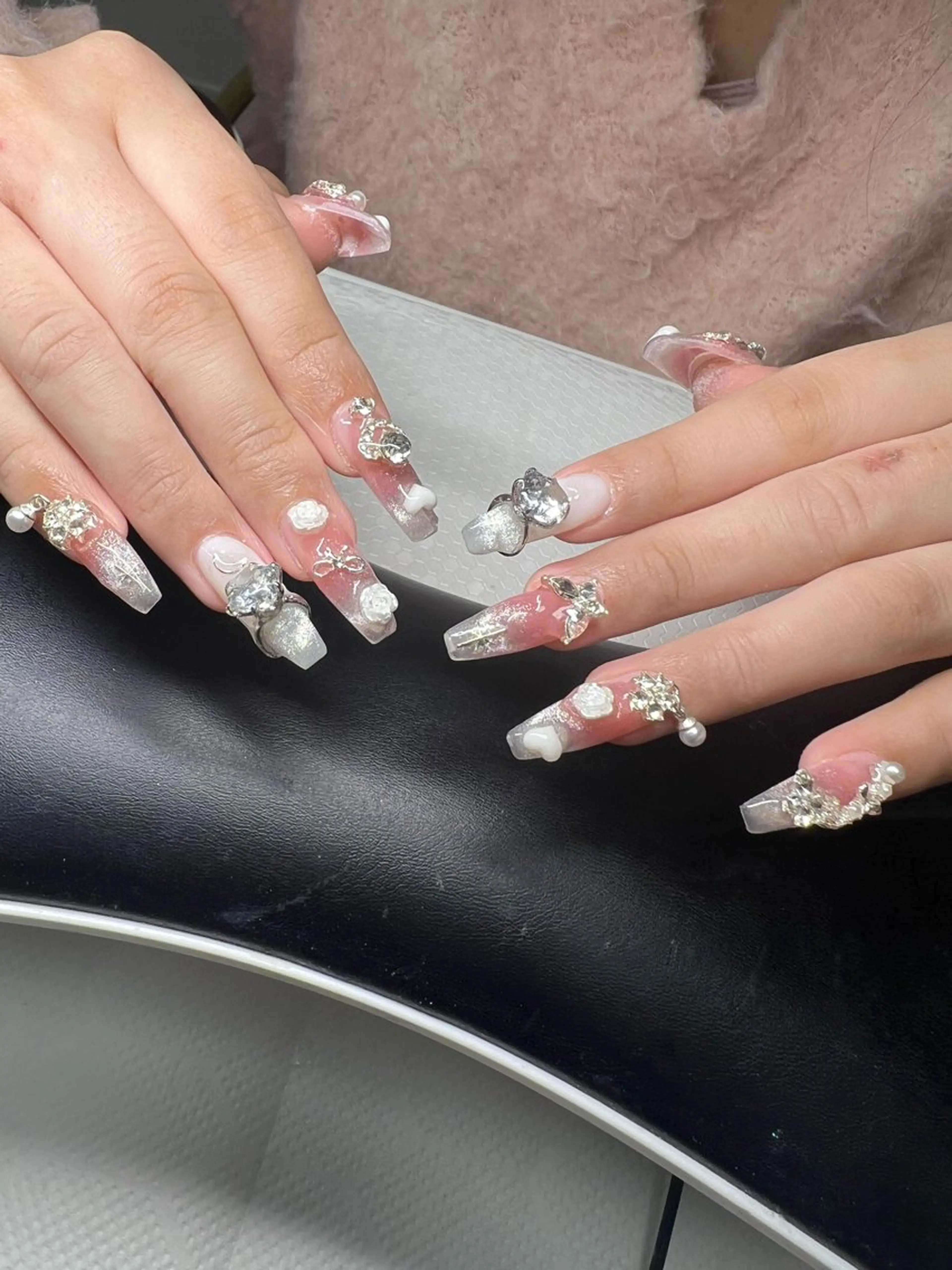 ネイル オーロラネイル チークネイル 長さ出し フットネイル フレンチネイル ハンドネイル Lee Nailsのネイルデザイン