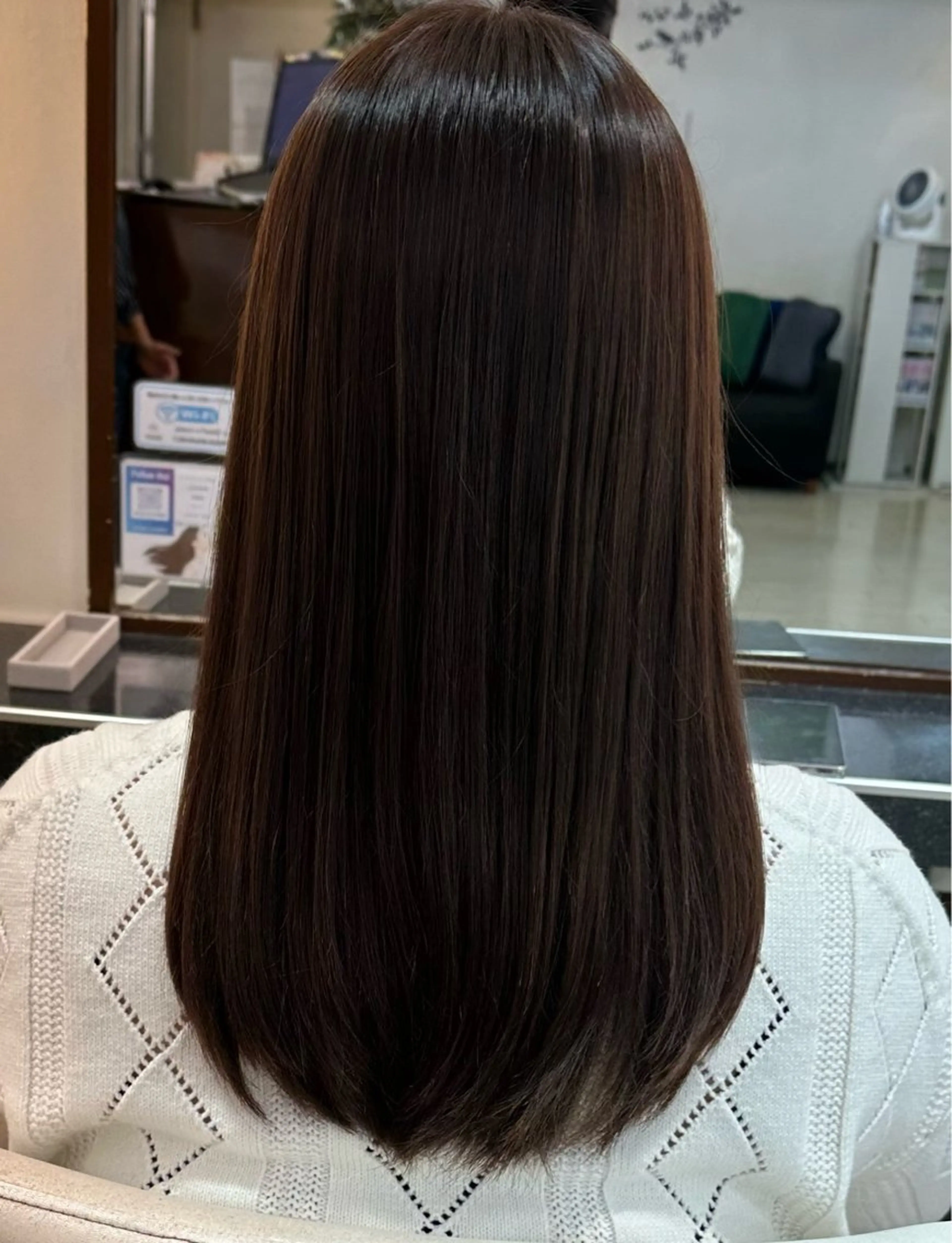 セミロング 宮里 萌々のヘアスタイル