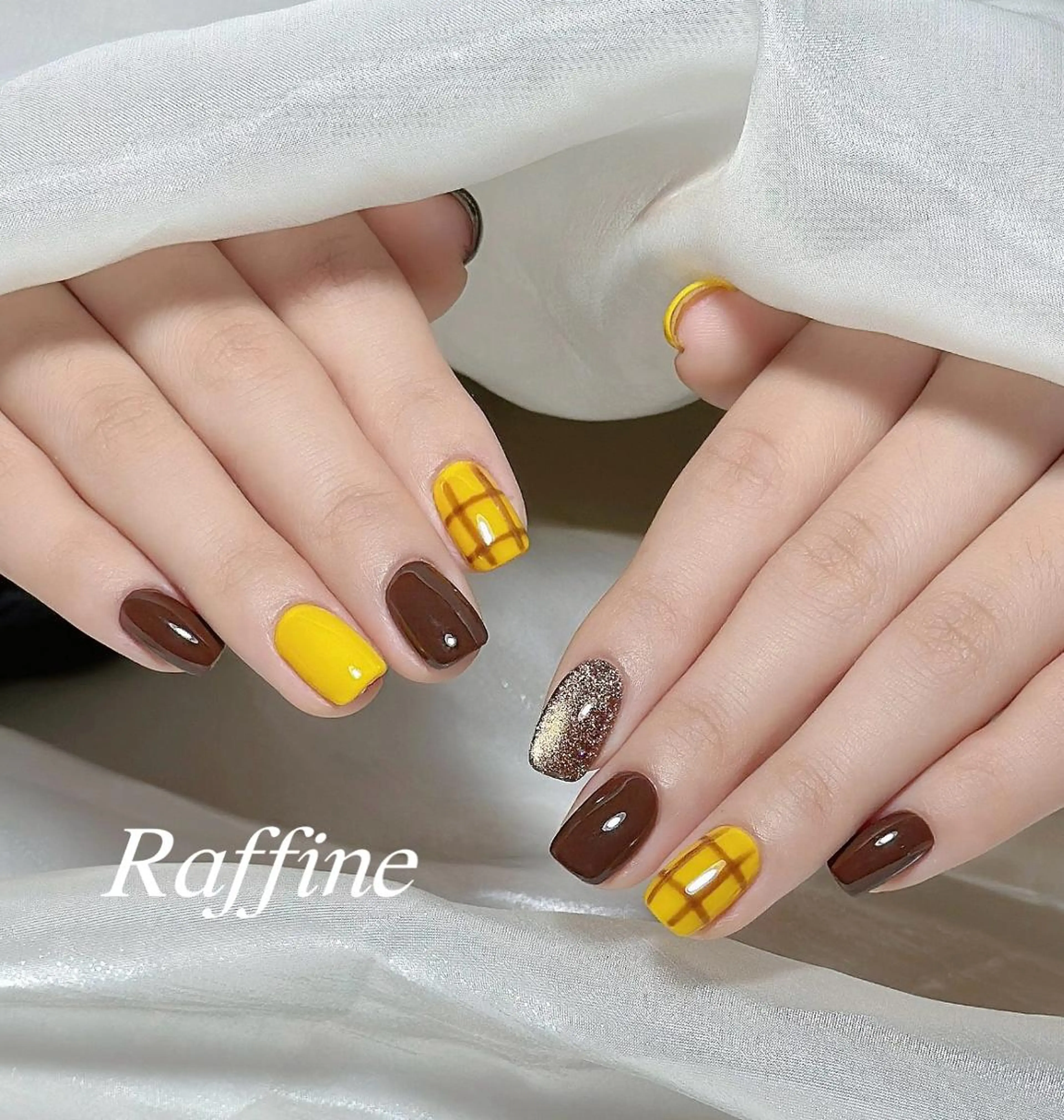 ネイル ハンドネイル RAFFINE haru🦋🩵のネイルデザイン