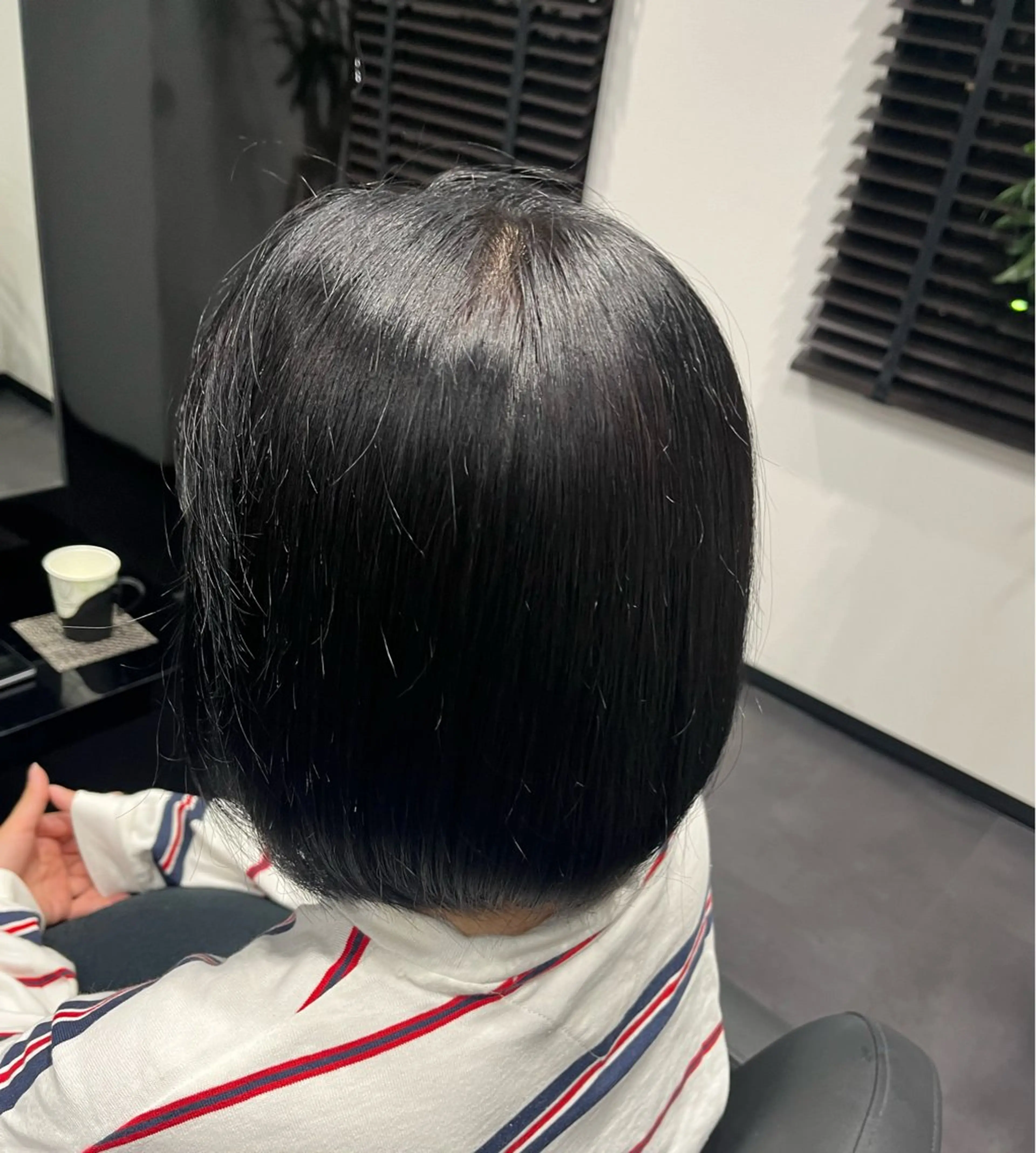 カラー 黒髪 ブルーカラー ブルーブラック 福島 菜摘のヘアスタイル