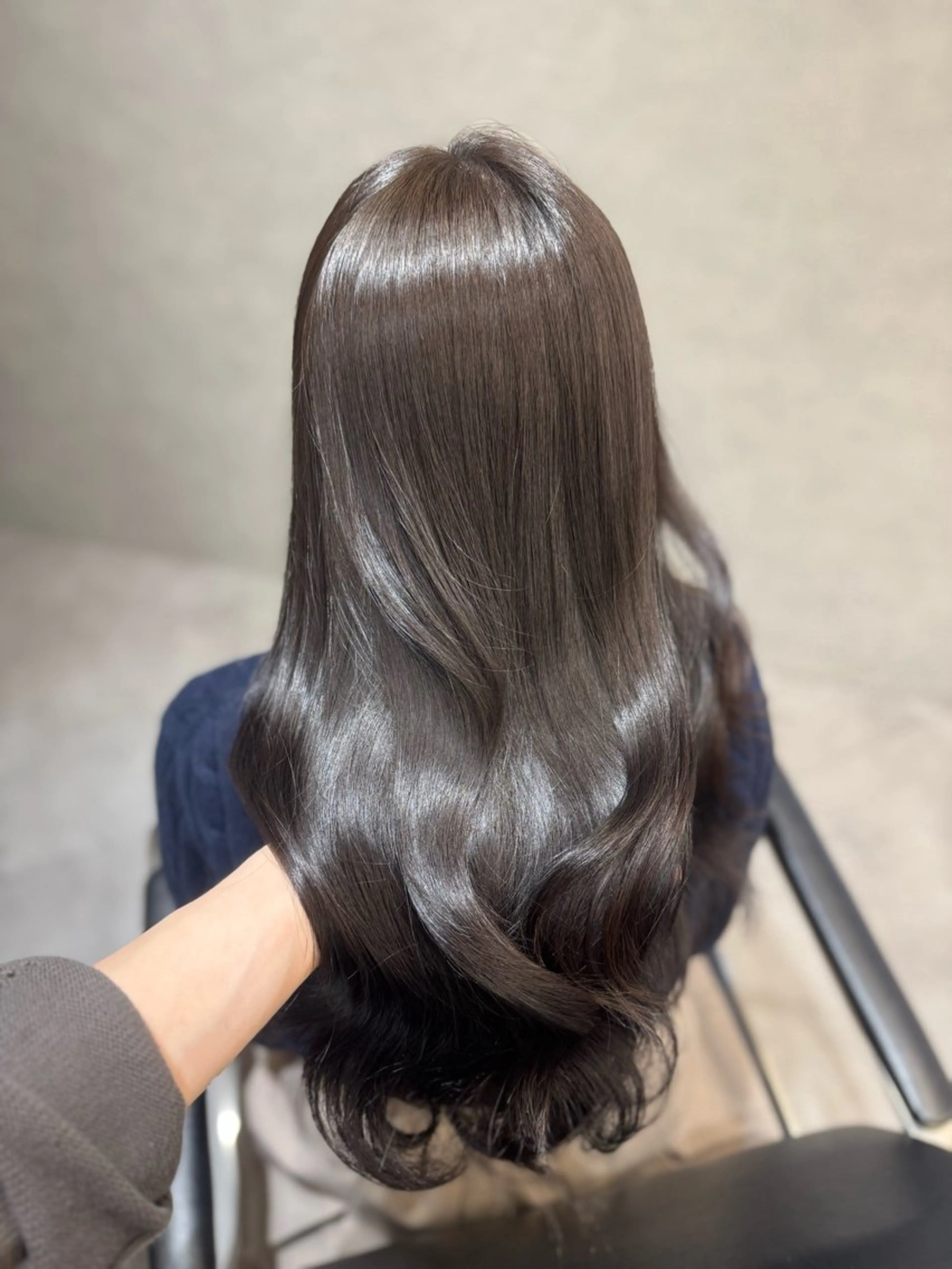 ロング カラー グレージュ 宮本 優のヘアスタイル