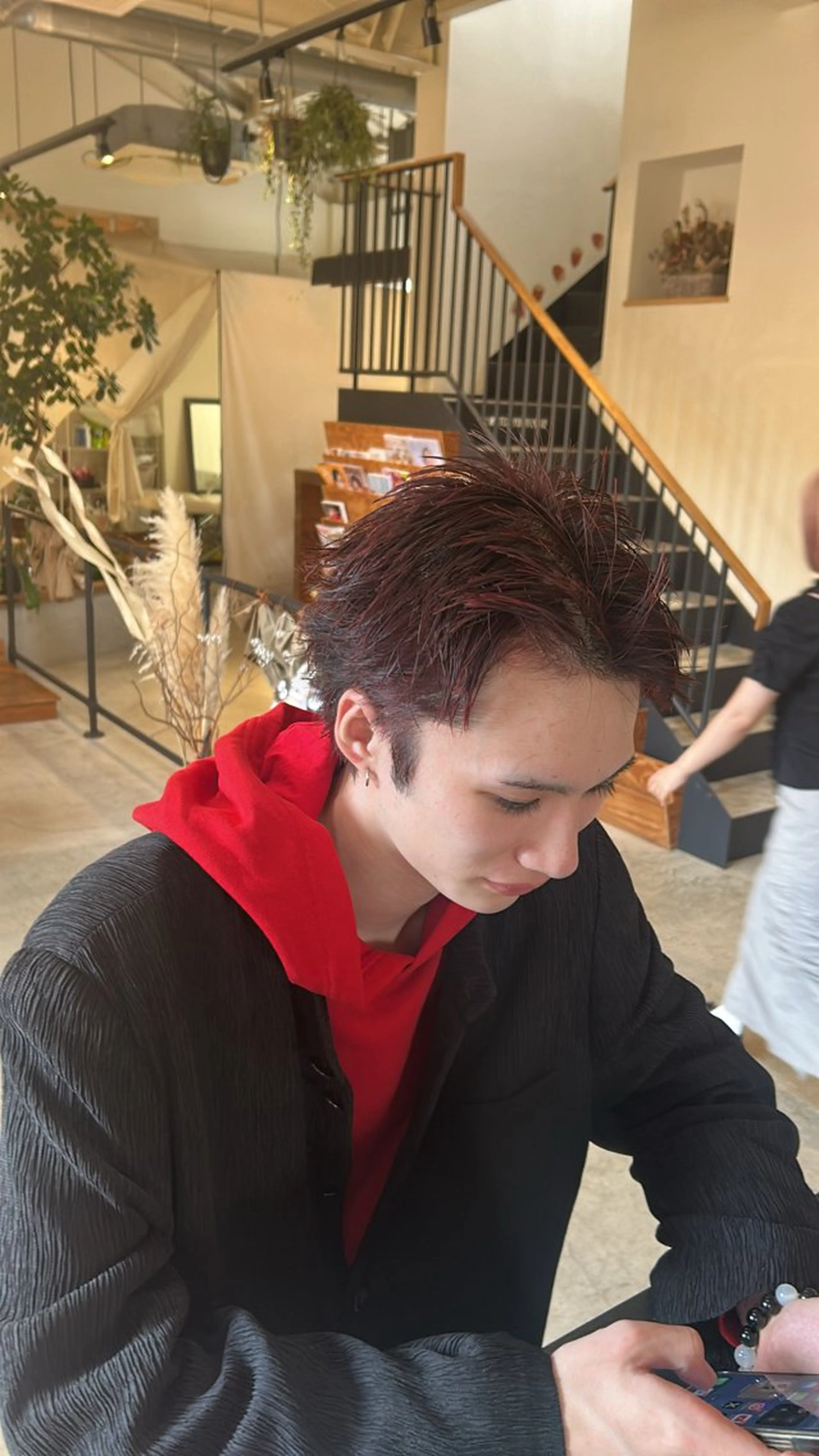 ショート カラー メンズ メンズブリーチ スパイキーショート ブリーチ ブリーチなしカラー レッドカラー swag所属・豊橋/オリーブ系/ 暖色系/さらのヘアスタイル