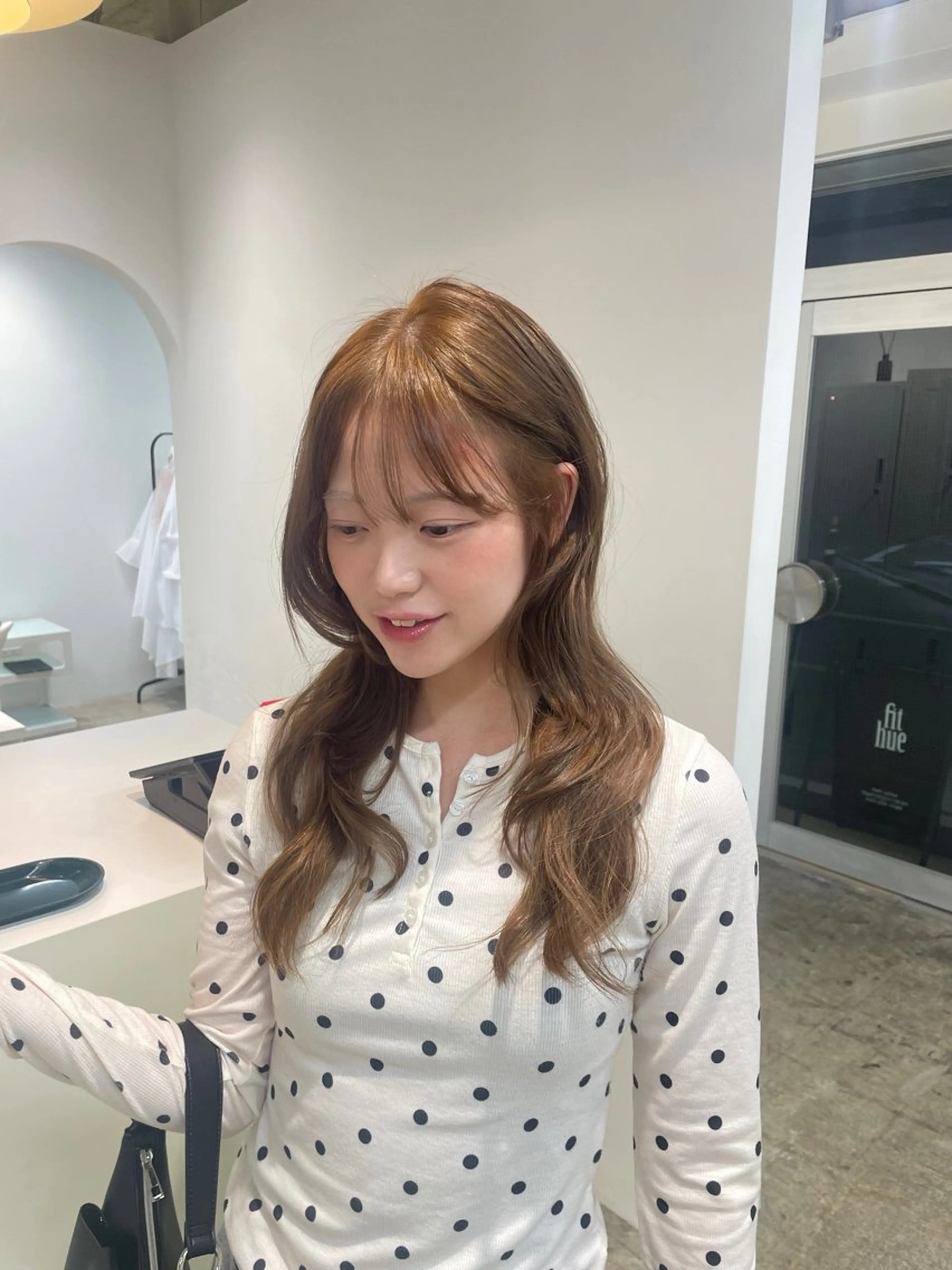 ロング カラー 透明感カラー カット ヘアカラー トリートメント H I ＮＡのヘアスタイル
