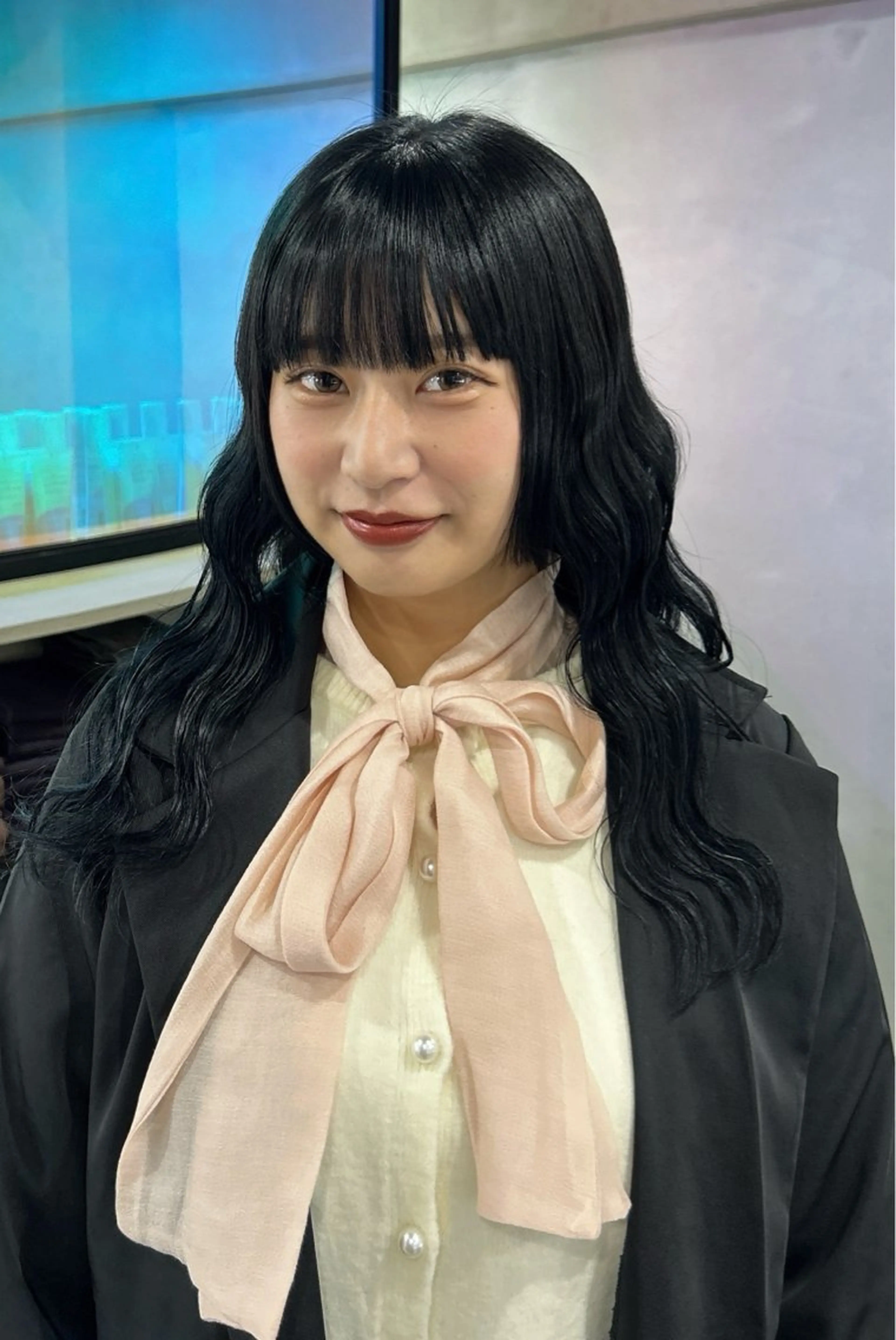 ロング カラー 黒髪 ブルーカラー ブルーブラック 透明感カラー ヘアカラー wabi【ワビ】所属・manami/ヘア セット/ハイトーンのヘアスタイル