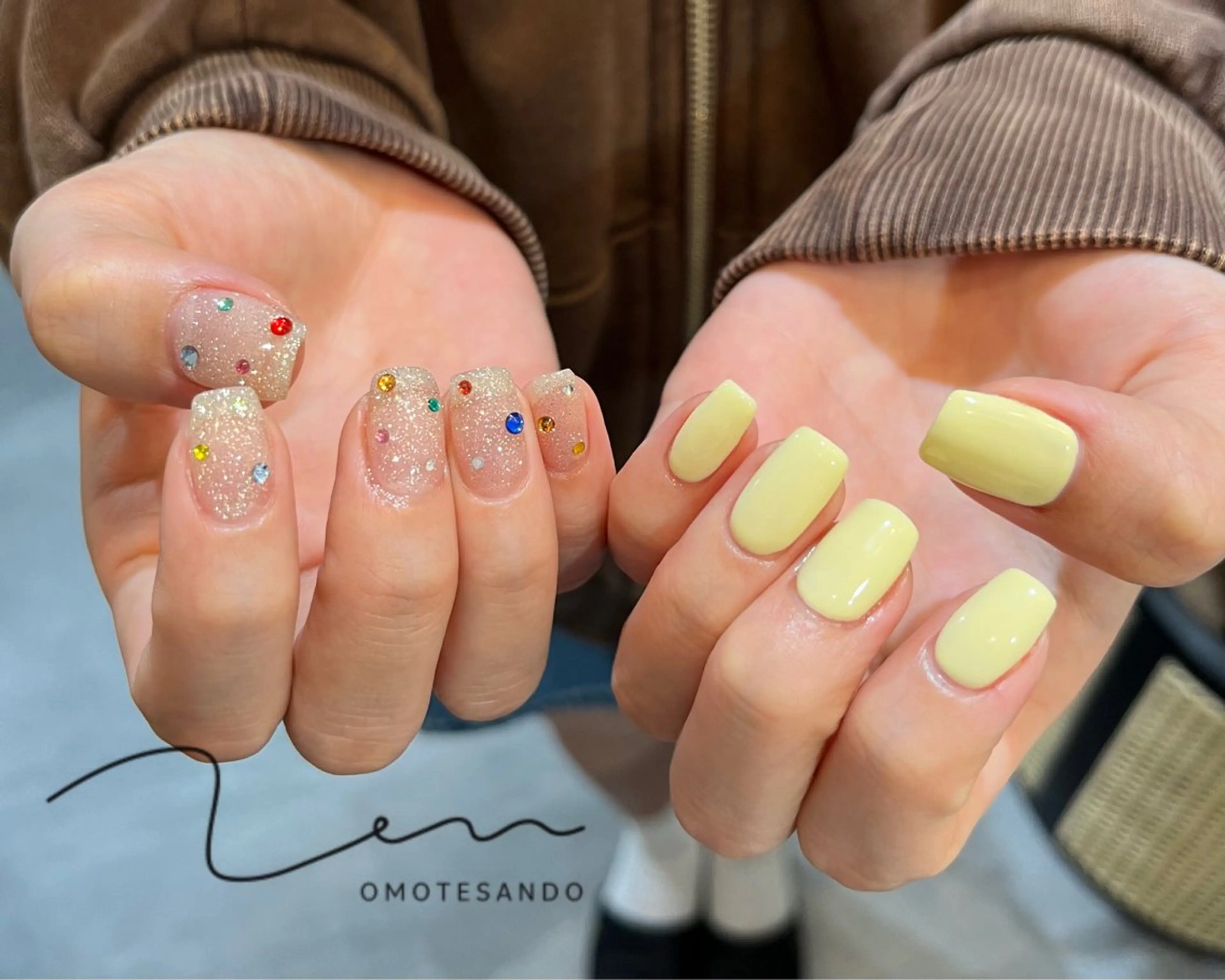 ミディアム イエローカラー . azusaのネイルデザイン