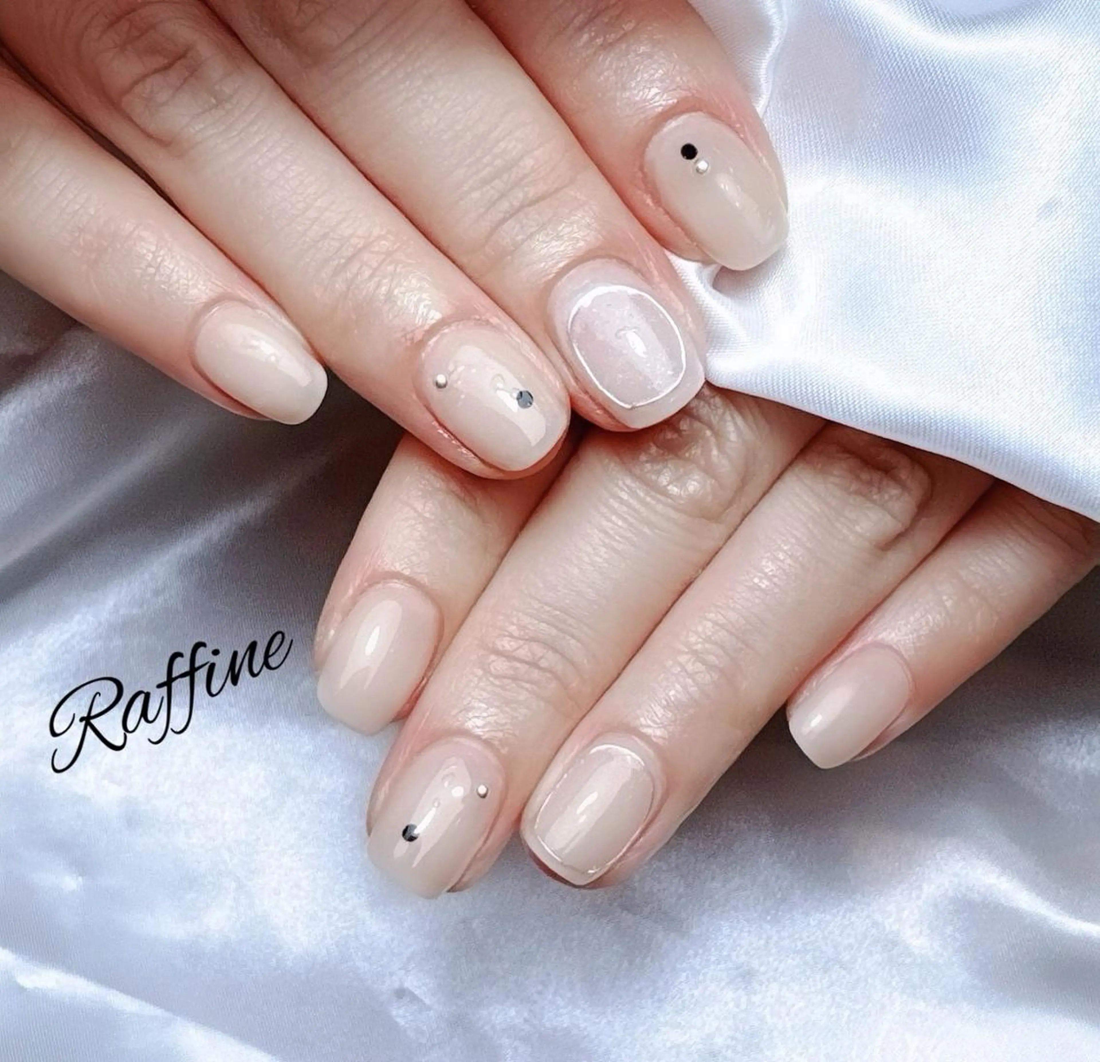 ネイル ハンドネイル RAFFINE haru🦋🩵のネイルデザイン