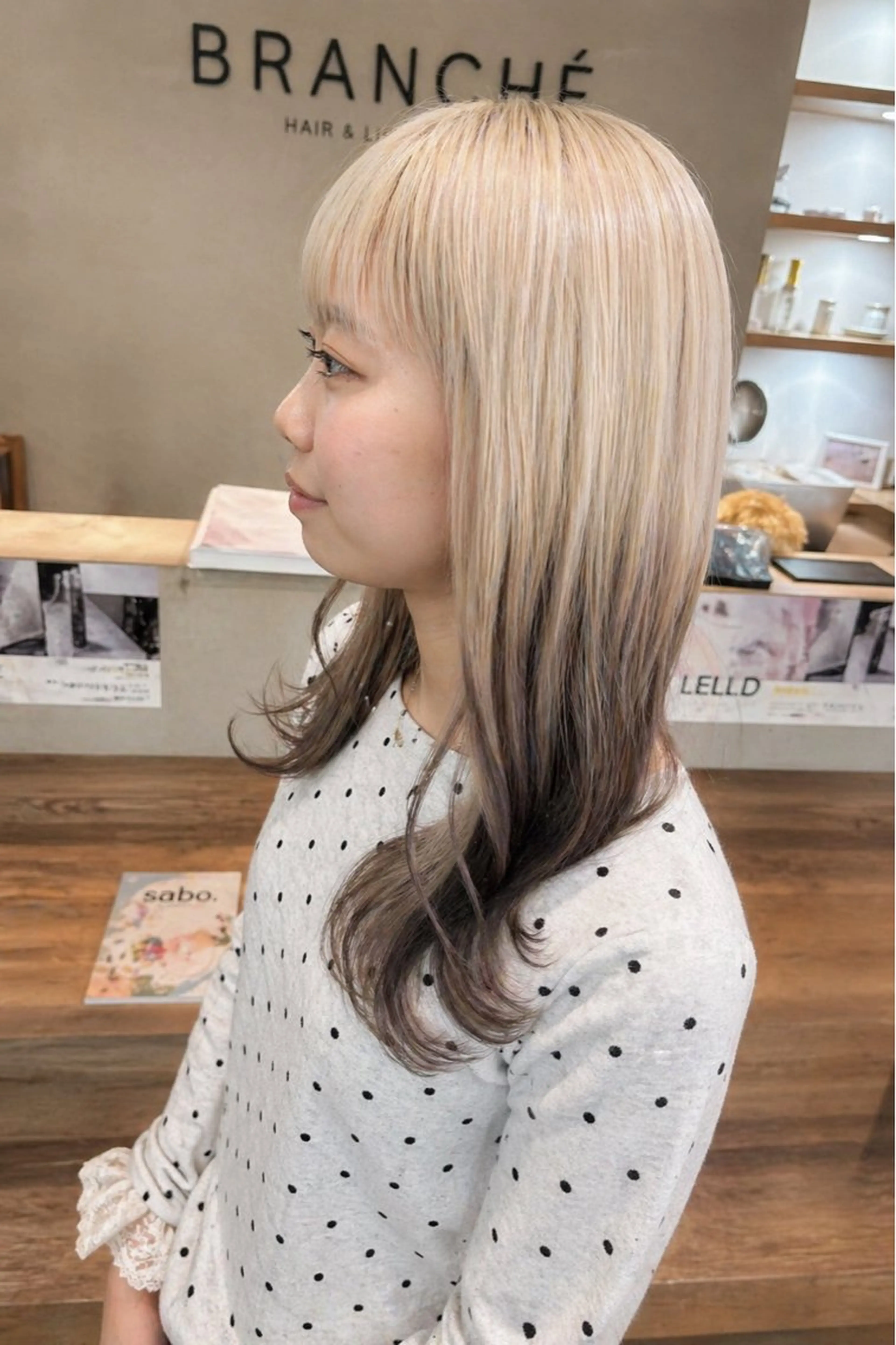 ロング カラー ブリーチ ヘアカラー 穐山 翔也のヘアスタイル