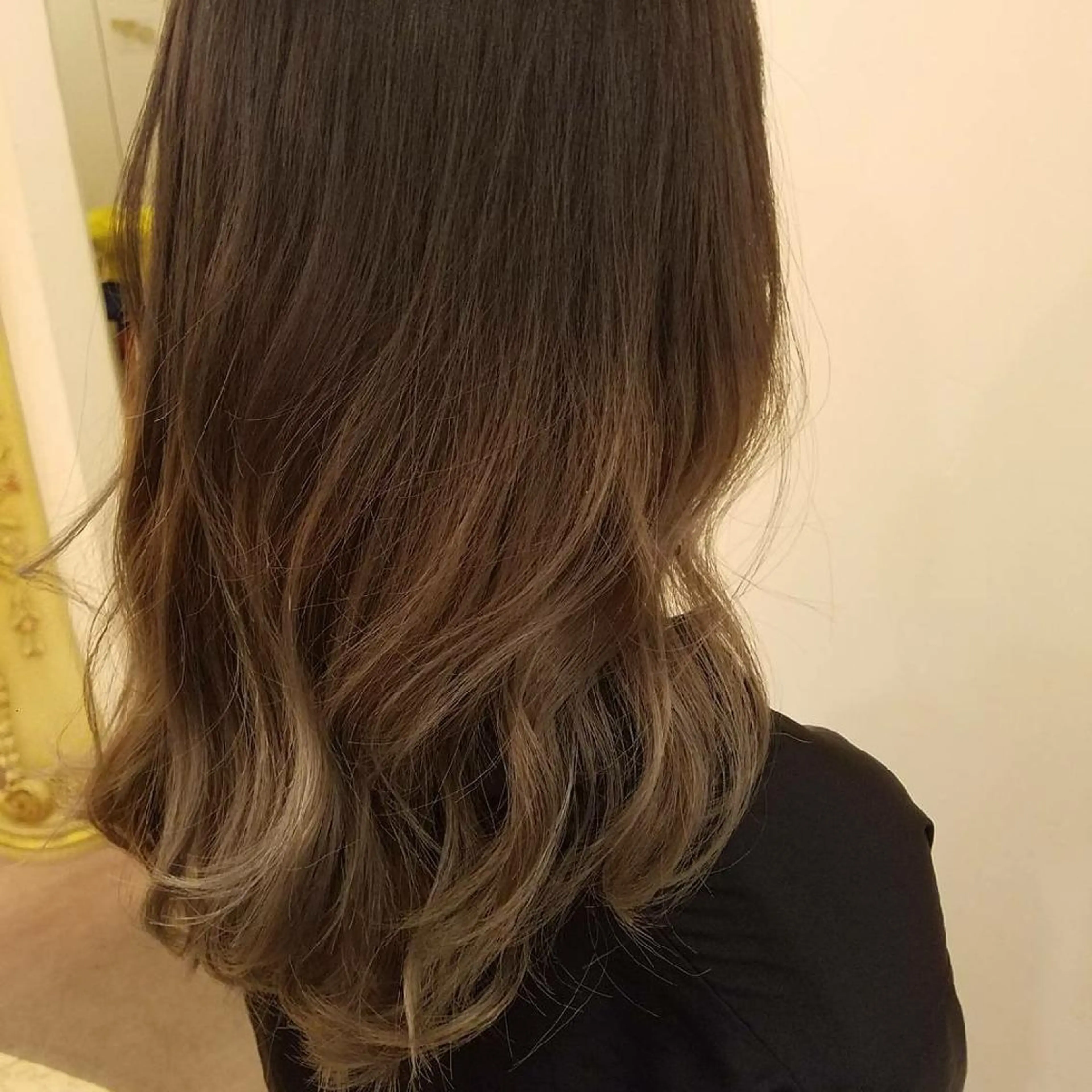 セミロング カラー グラデーションカラー 美谷添（ミヤゾエ） まどか大人ヘアサロンのヘアスタイル