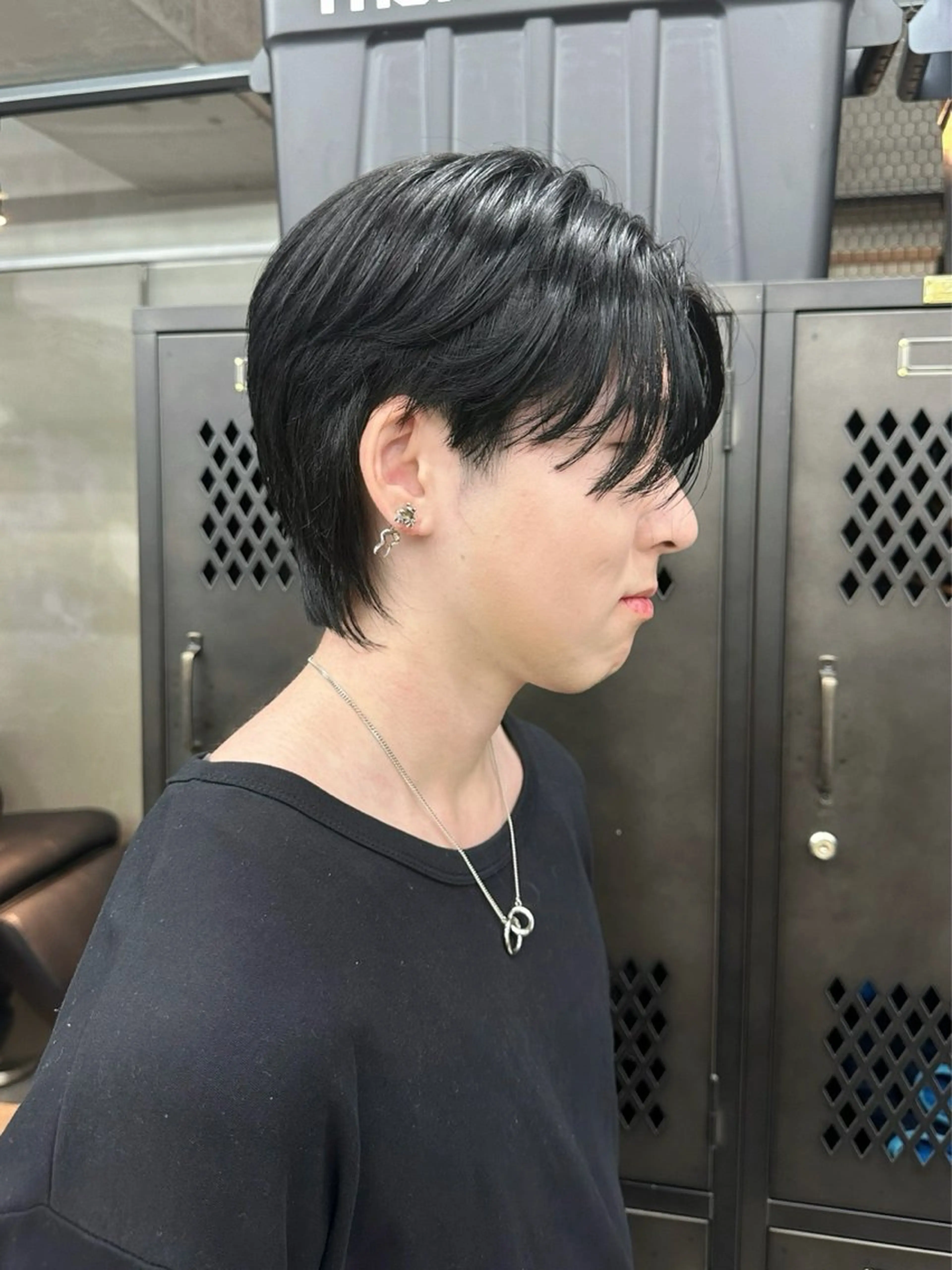 ミディアム カラー メンズ センターパート 黒髪 ブルーカラー ブルーブラック メンズ特化 🦋KANOKO🦋のヘアスタイル