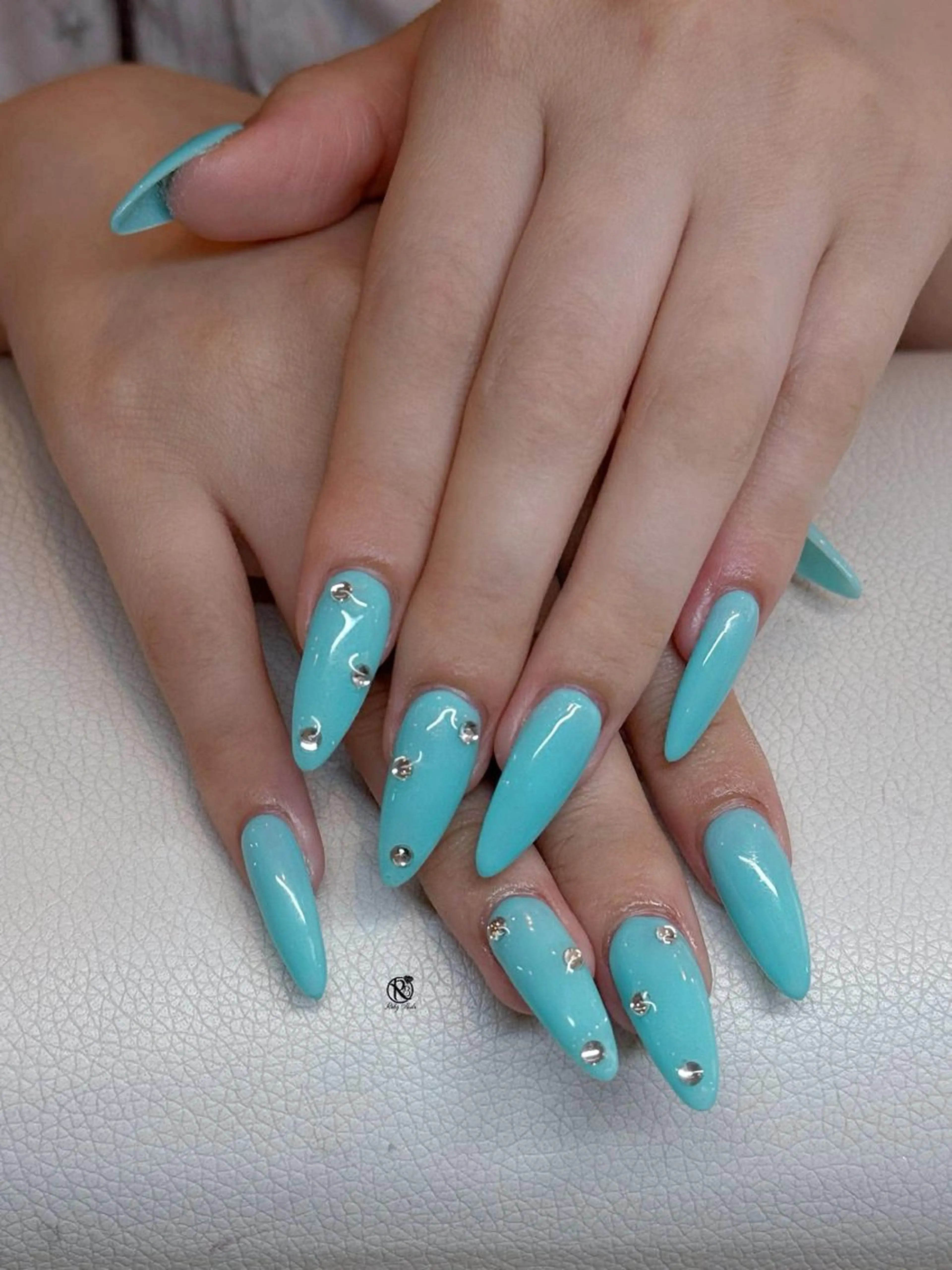 ネイル ボルドー ブラウン チークネイル ドット フットネイル ハンドネイル Ruby Nail 霞ヶ関店のネイルデザイン