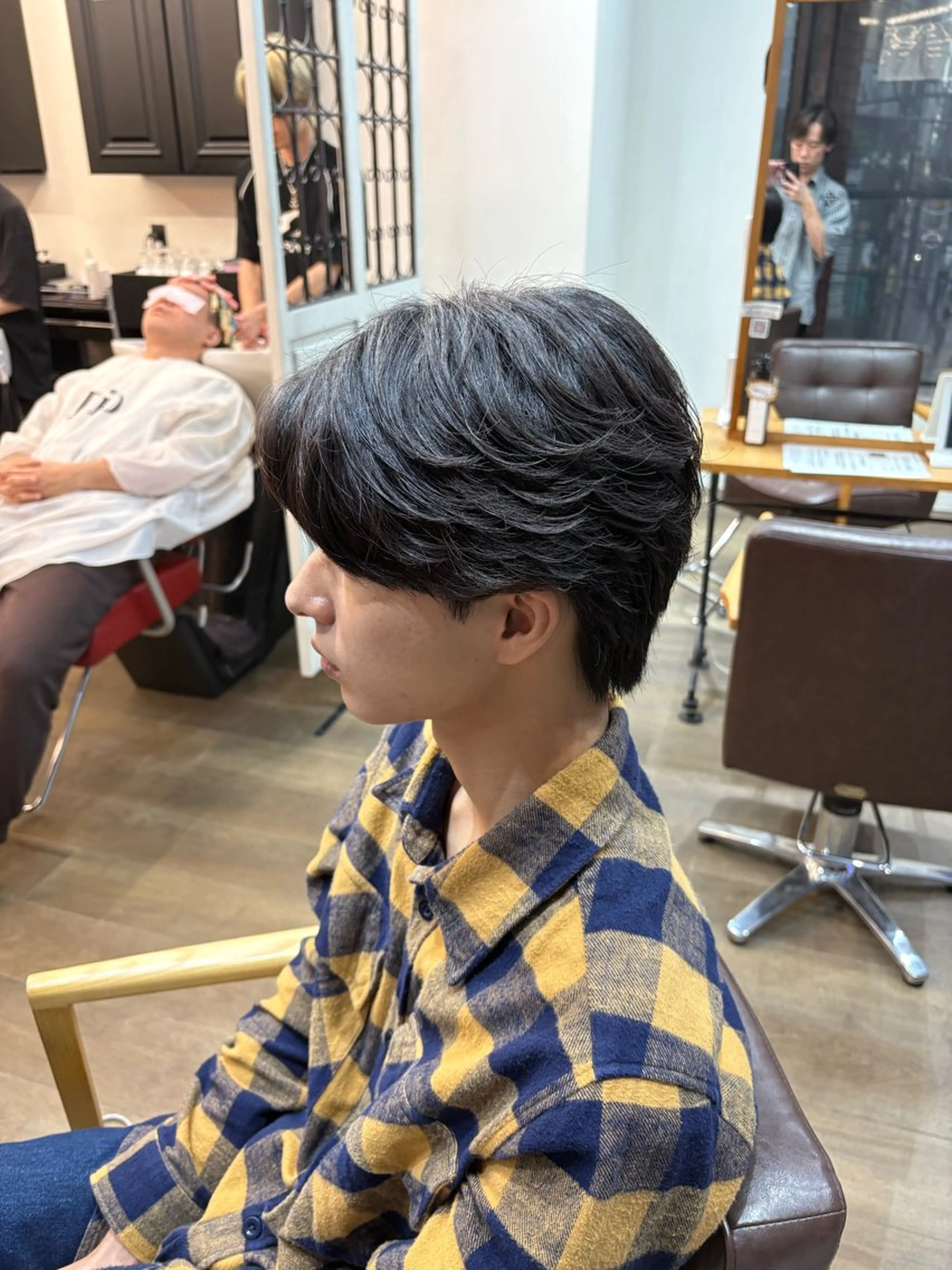 ショート パーマ メンズ カルマパーマ メンズパーマ カット パーマ 韓国メンズヘア/ 毛流れヘア　須田龍世のヘアスタイル