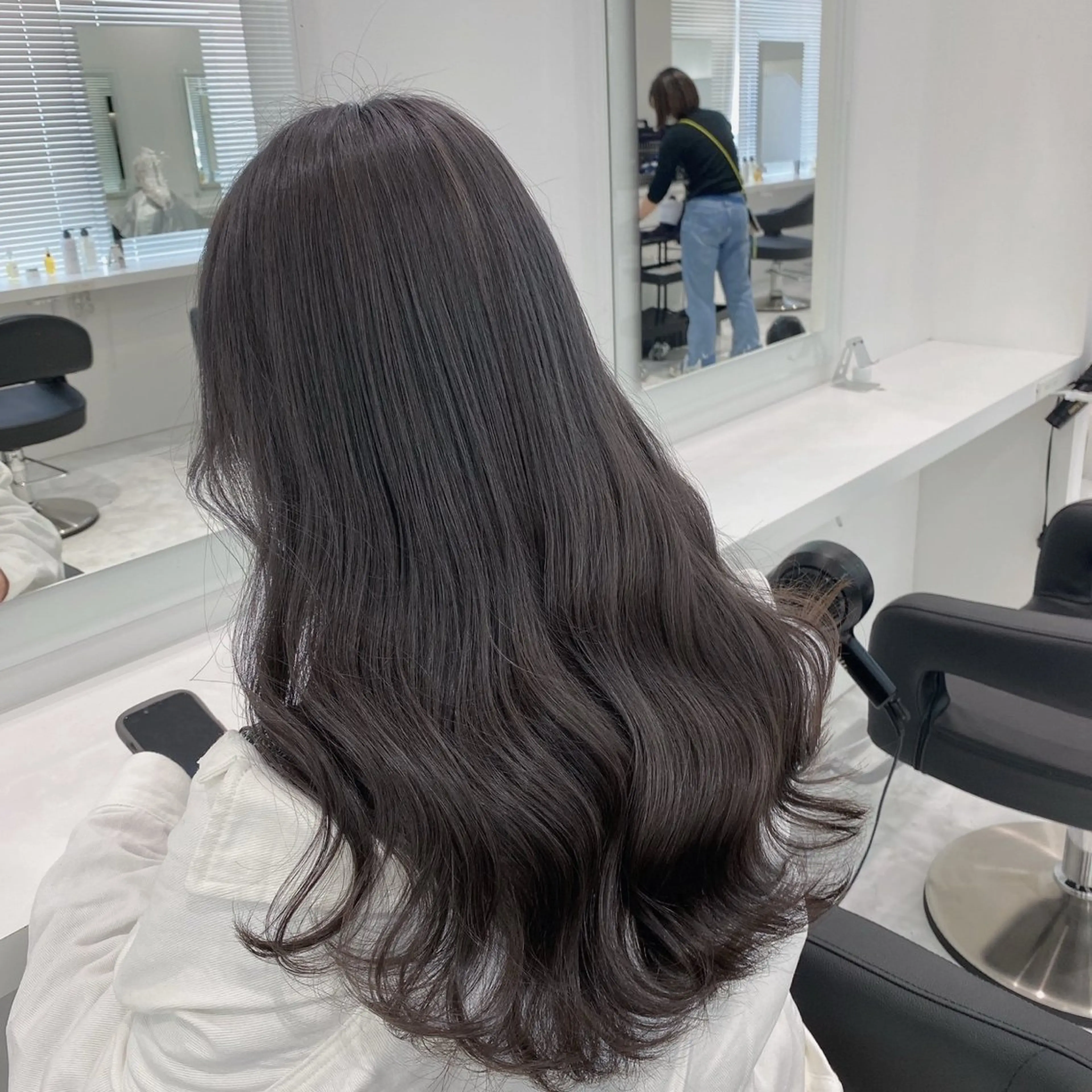 ロング カラー ヘアカラー トリートメント ラベンダー💜 グレージュ🩶のヘアスタイル