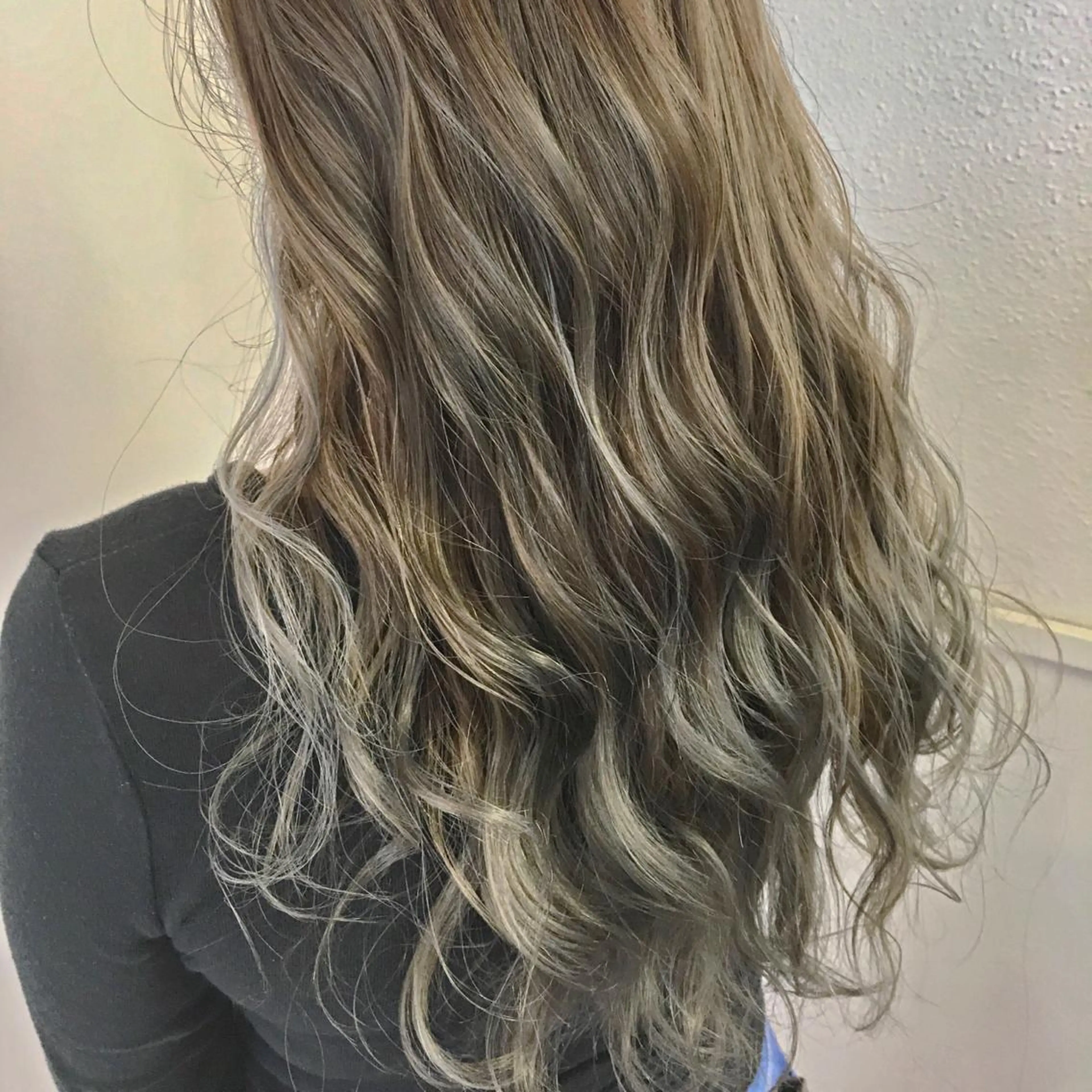 ロング カラー グレージュ ハイライトカラー ハイライト カット ヘアカラー トリートメント 髪質改善/美髪矯 正ヤマモトハルキのヘアスタイル