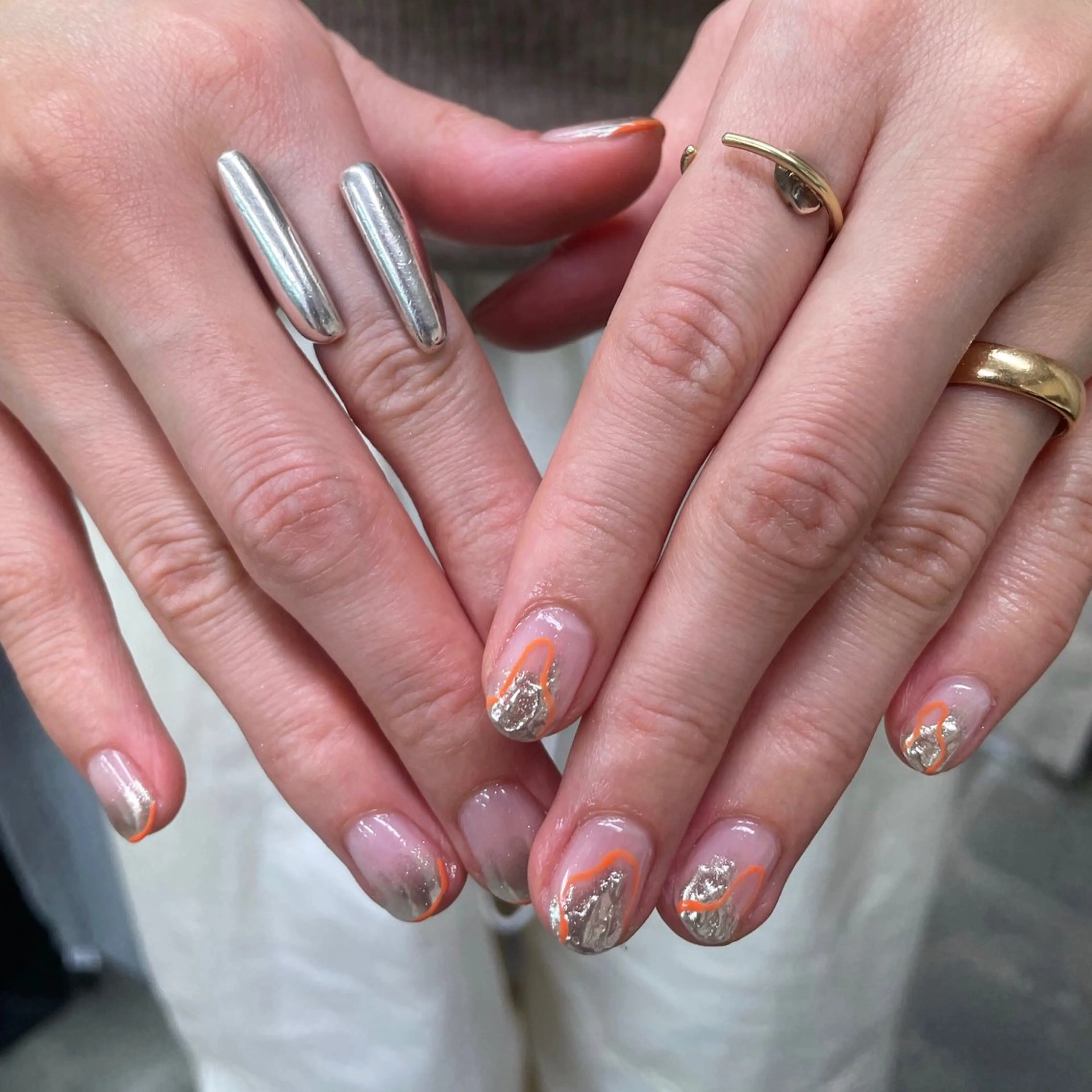 ネイル アートネイル べっ甲ネイル ジェルネイル グリーン キラキラネイル nailstudio eviz新宿店のネイルデザイン