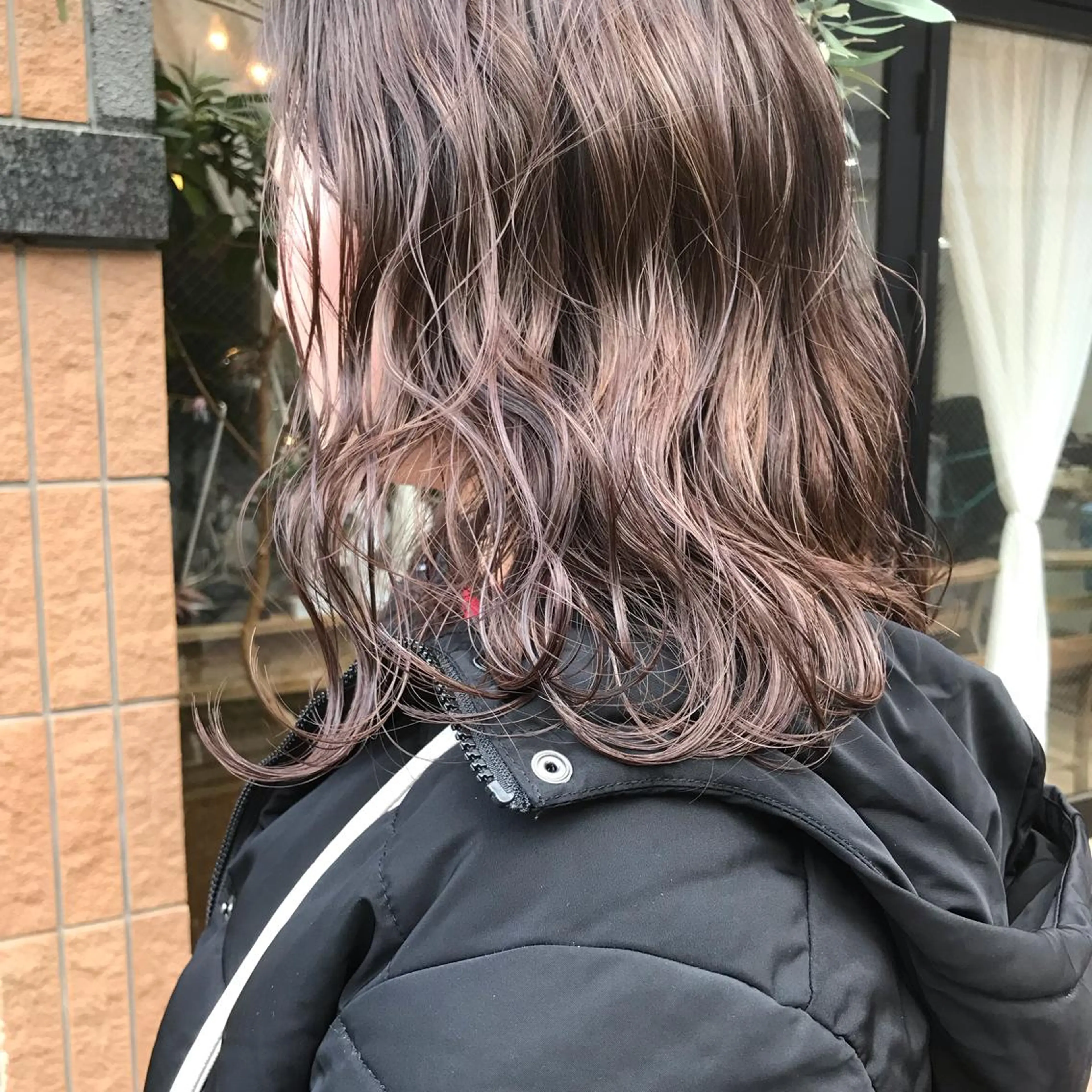 セミロング カラー ベージュカラー ハイライトカラー ラベンダーカラー ラベンダーベージュ ハイライト ヘアカラー トリートメント salowin梅田所属・レイヤー/顔周り /AKARIのヘアスタイル