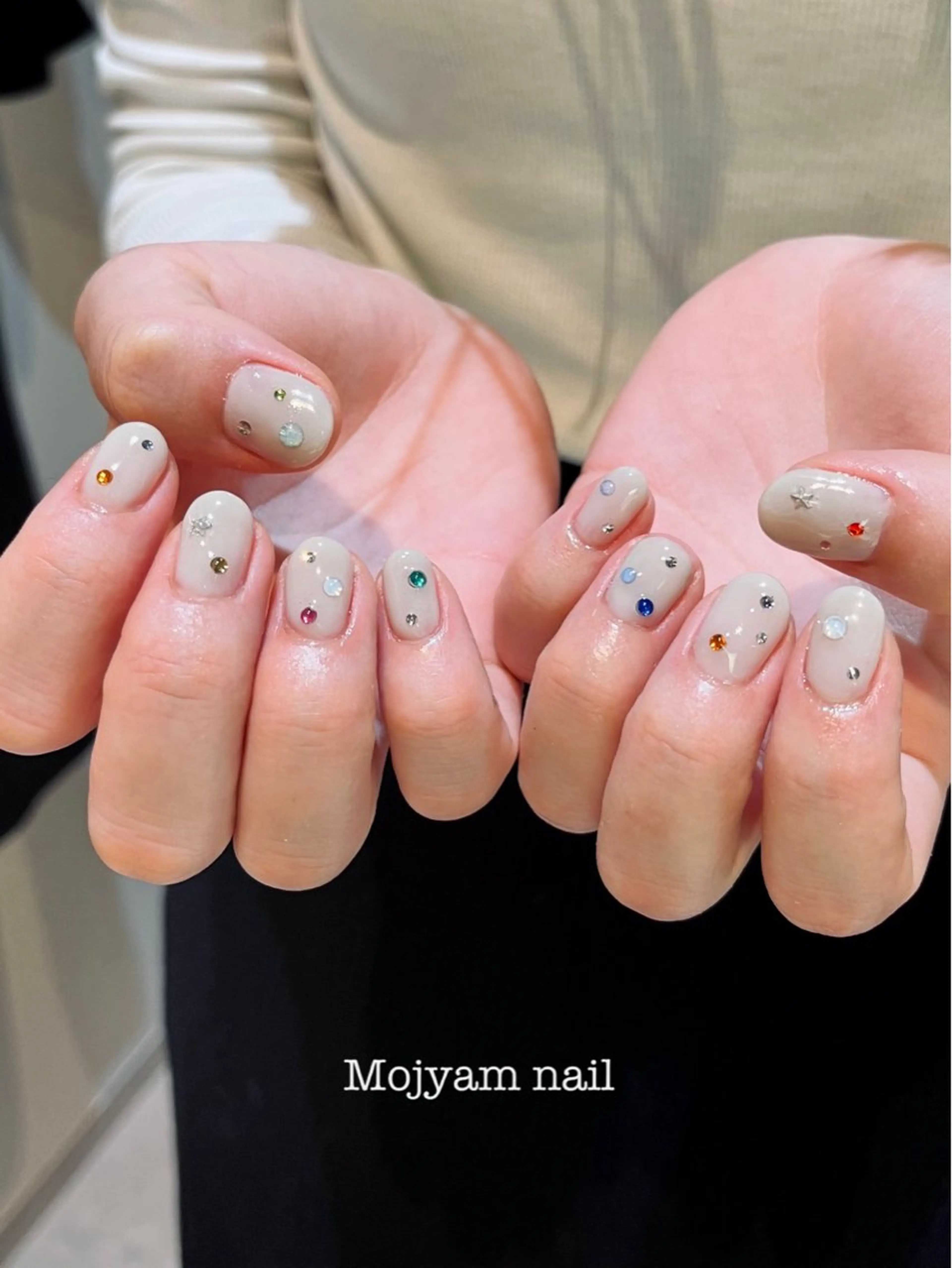 ネイル ショートネイル シンプルネイル ストーンネイル 冬ネイル ハンドネイル Mojyam nail所属・松本 実咲のネイルデザイン