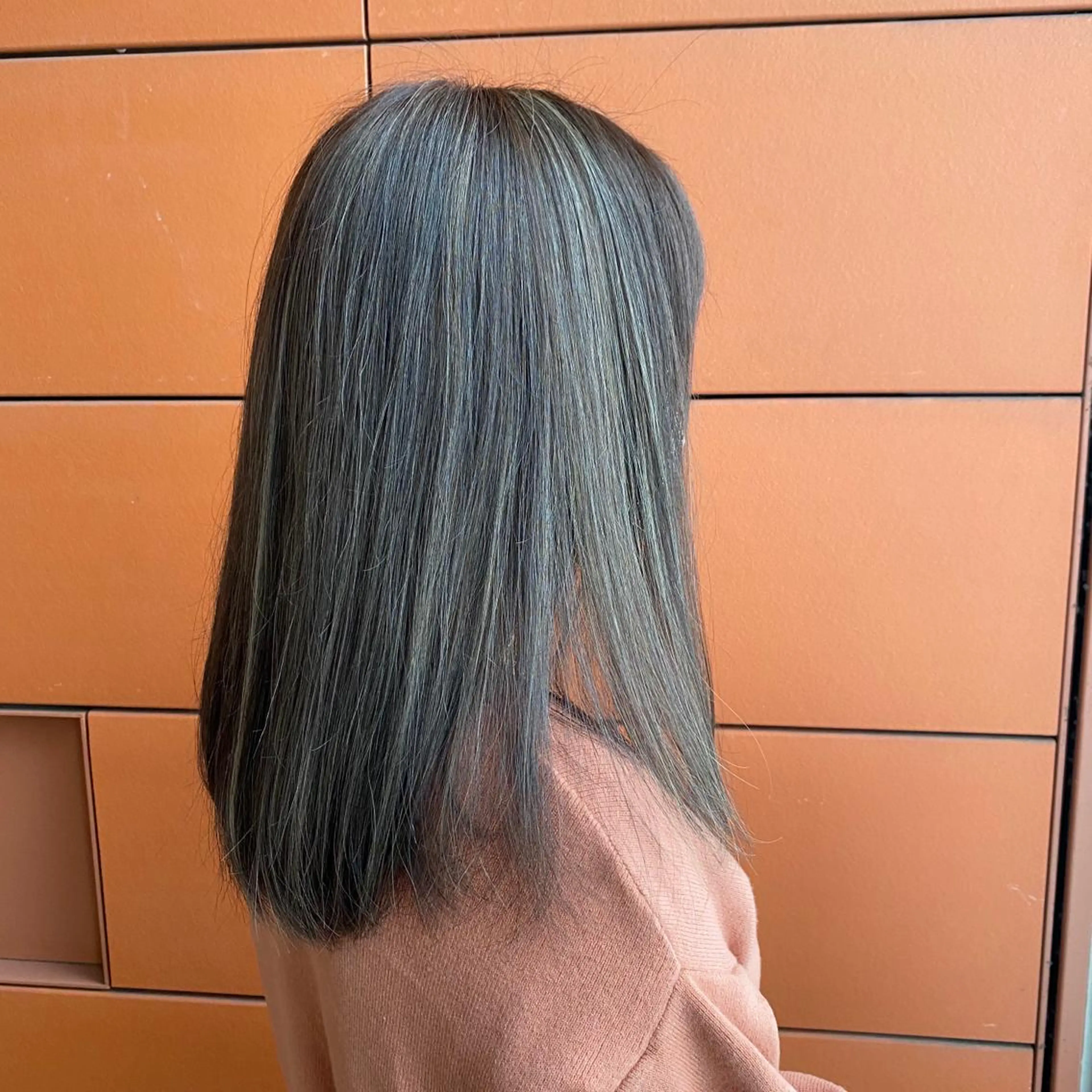 セミロング カラー ハイライトカラー ハイライト 井手 孔介のヘアスタイル