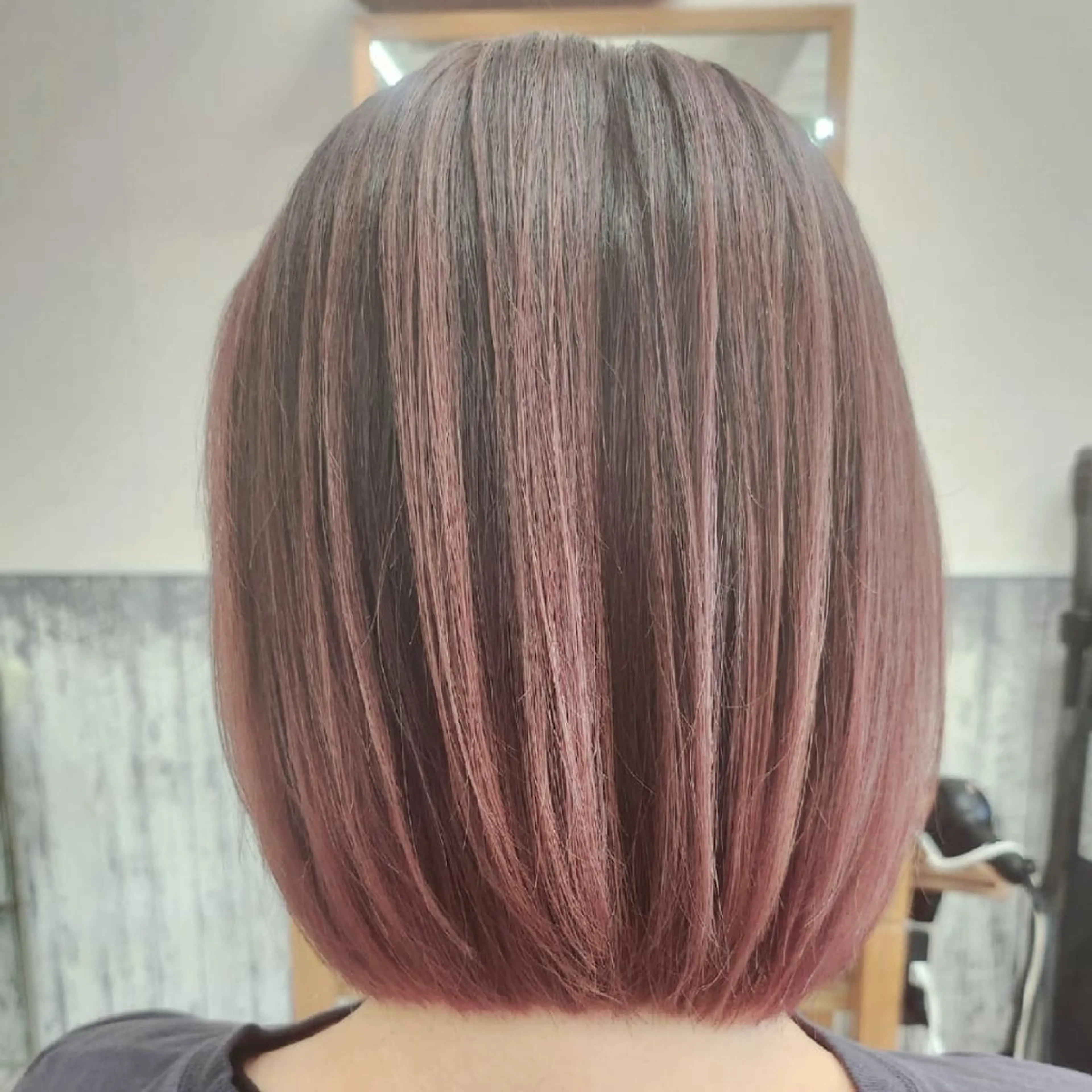 ショート カラー バレイヤージュ ピンクカラー レイヤーカット 金田 拓也のヘアスタイル