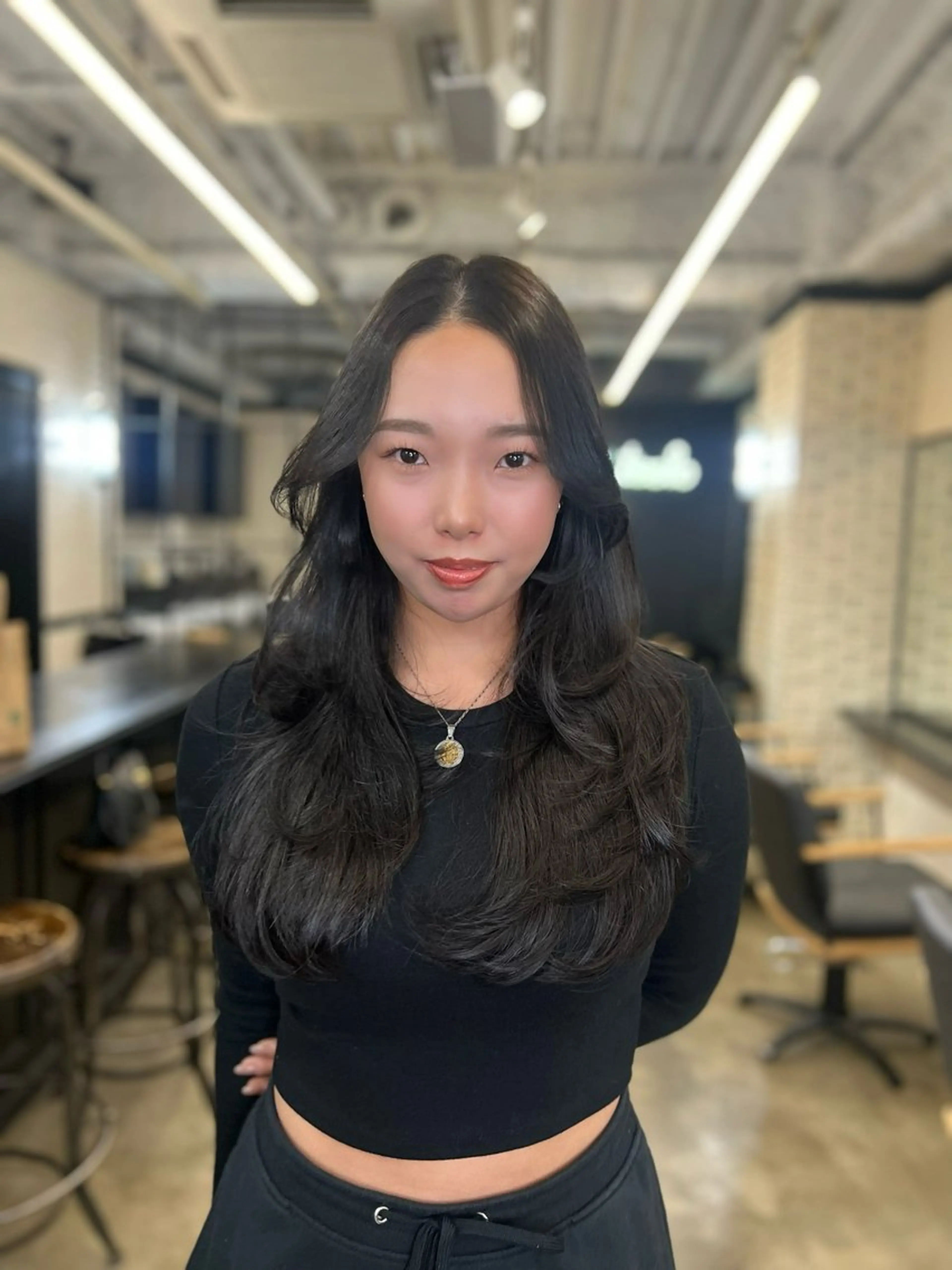 ロング カラー ロングレイヤー くびれヘア 外国人風カラー レイヤーカット ロング 🌟小顔レイヤー× 赤み消し透明感カラーのヘアスタイル