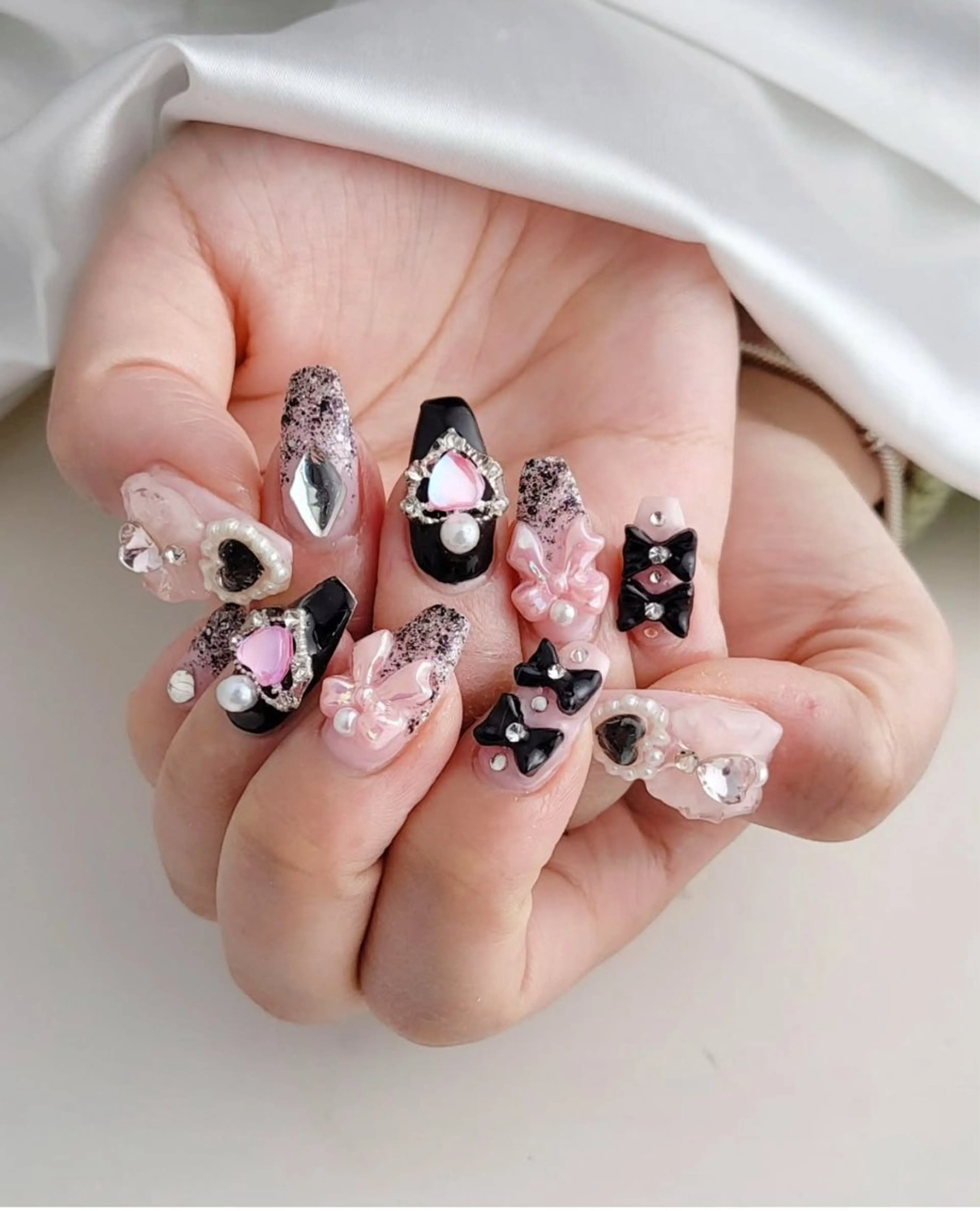 ネイル フラッシュネイル フレンチネイル グラデーション キラキラネイル 韓国ネイル ハンドネイル Lina nail所属・Lunaa 池袋のネイルデザイン