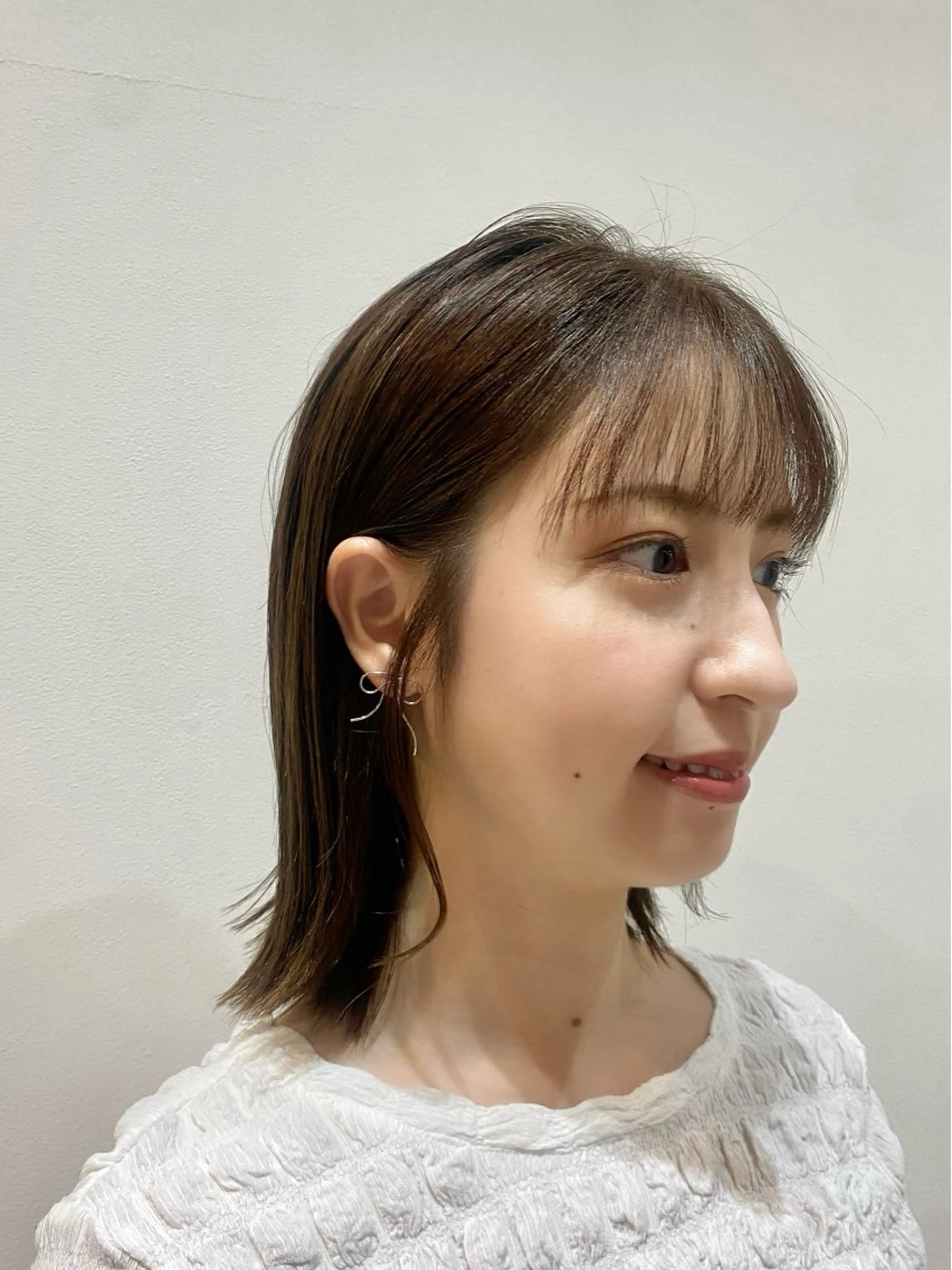 ミディアム カラー グレージュ ボブ カット ヘアカラー トリートメント ♡オシャ髪♡AI ✂️newi町田のヘアスタイル