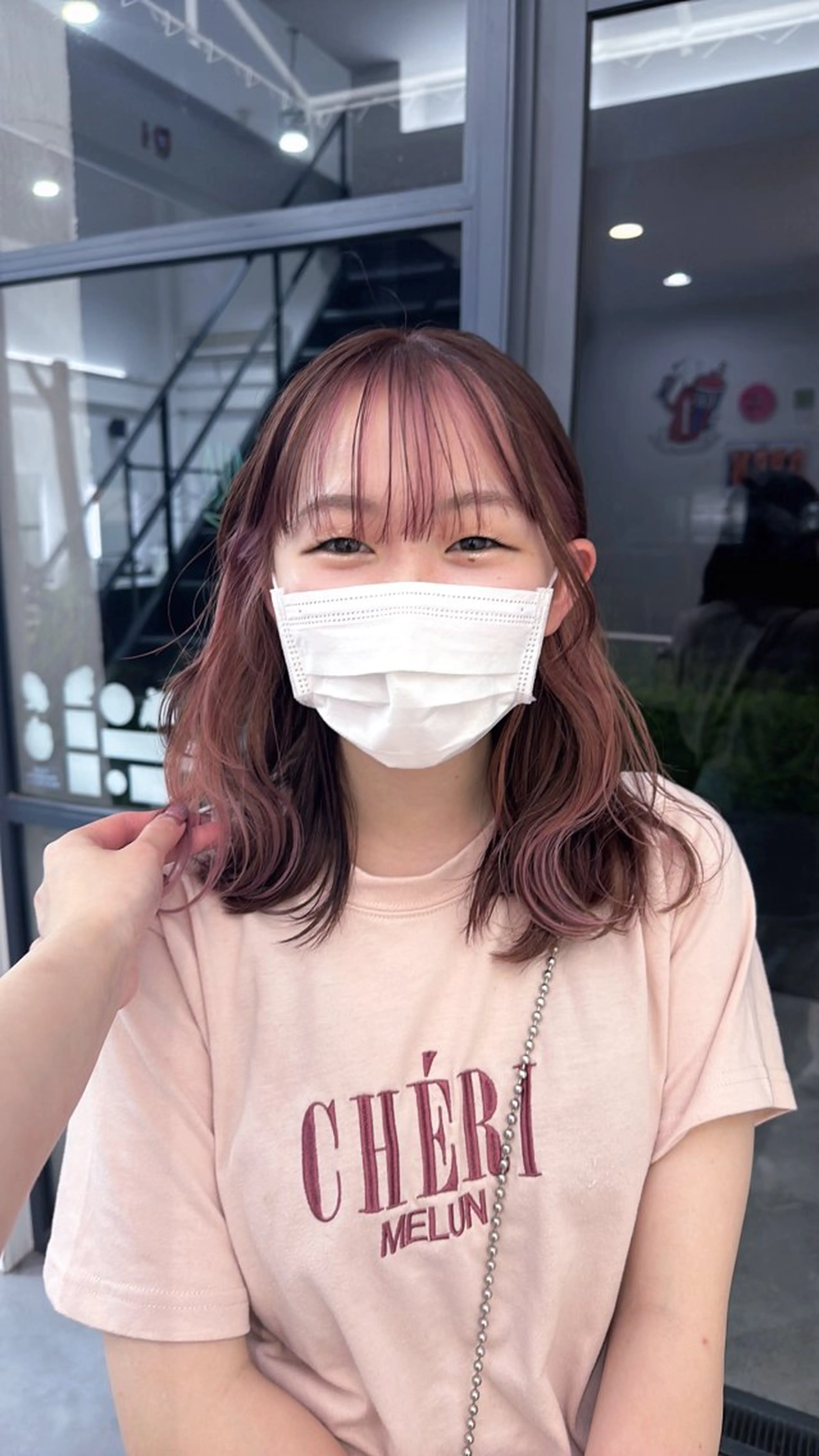 ミディアム カラー ブリーチ ブラウンカラー ブリーチなしカラー ピンクカラー ピンクブラウン ヘアカラー 西野 未桜のヘアスタイル