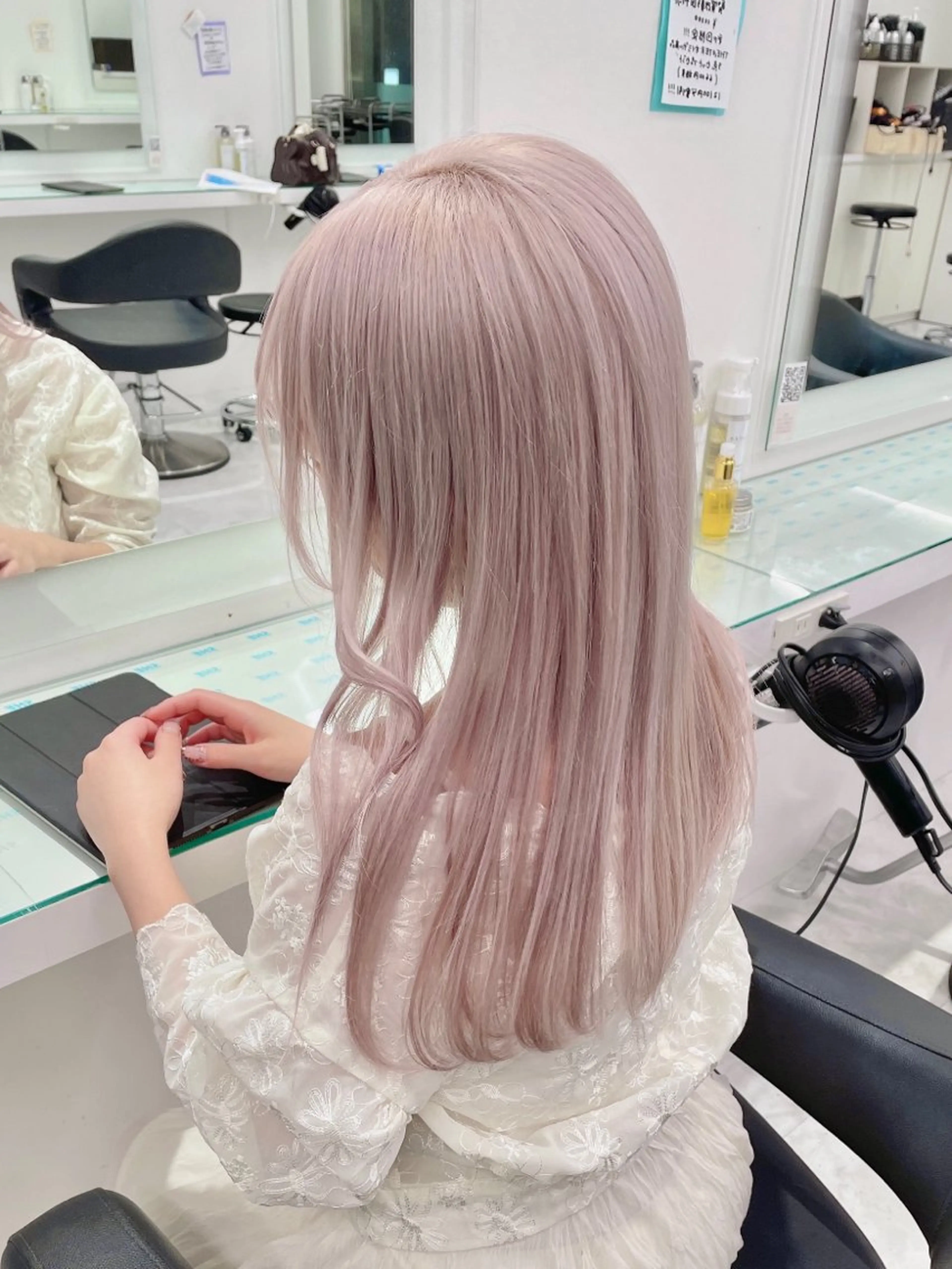 【リピーター】トリプルカラー+✨️オリジナルトリートメント✨️+💖炭酸スパ+アイロン仕上げ💖の写真