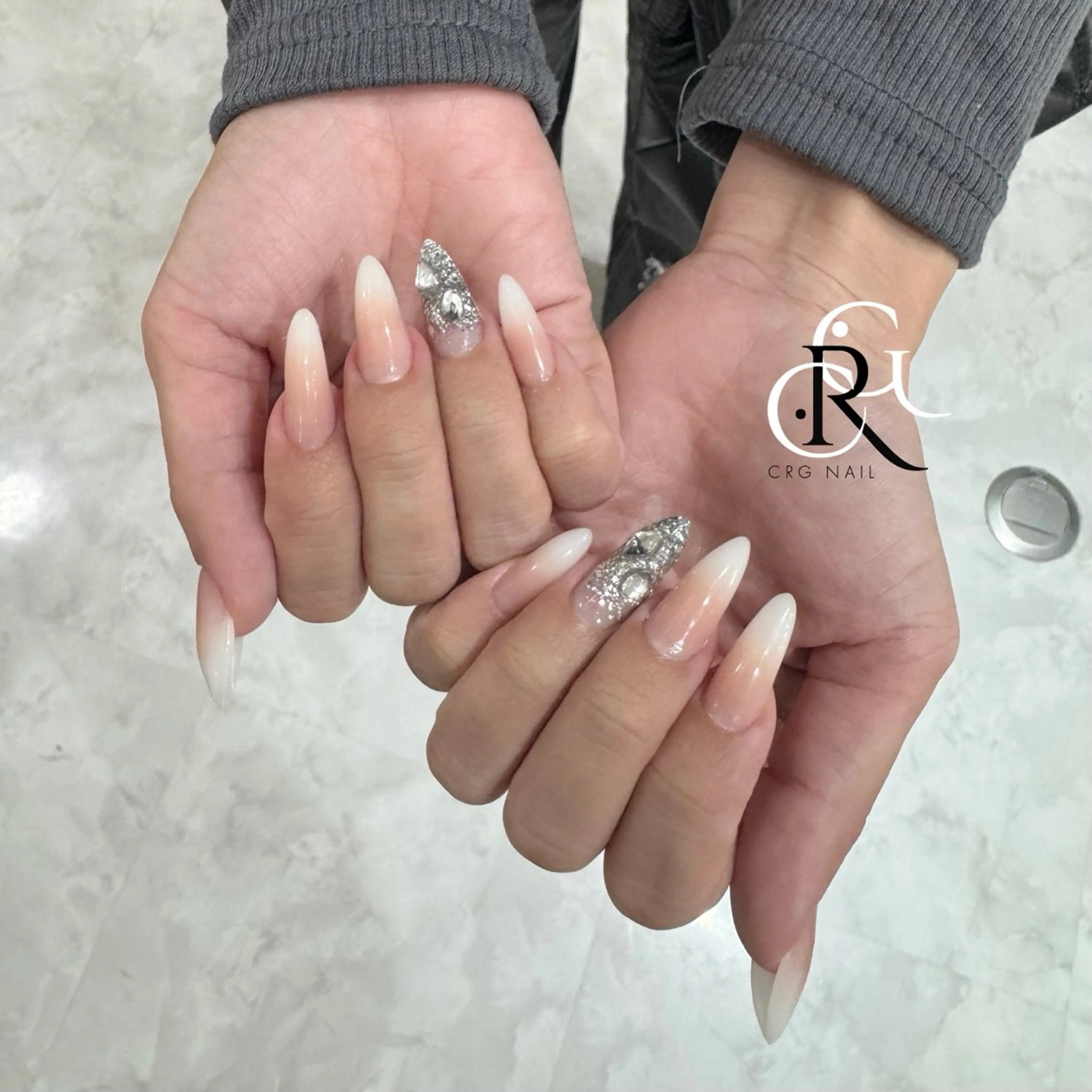 セミロング ハンドネイル CRGNAIL RENAのネイルデザイン