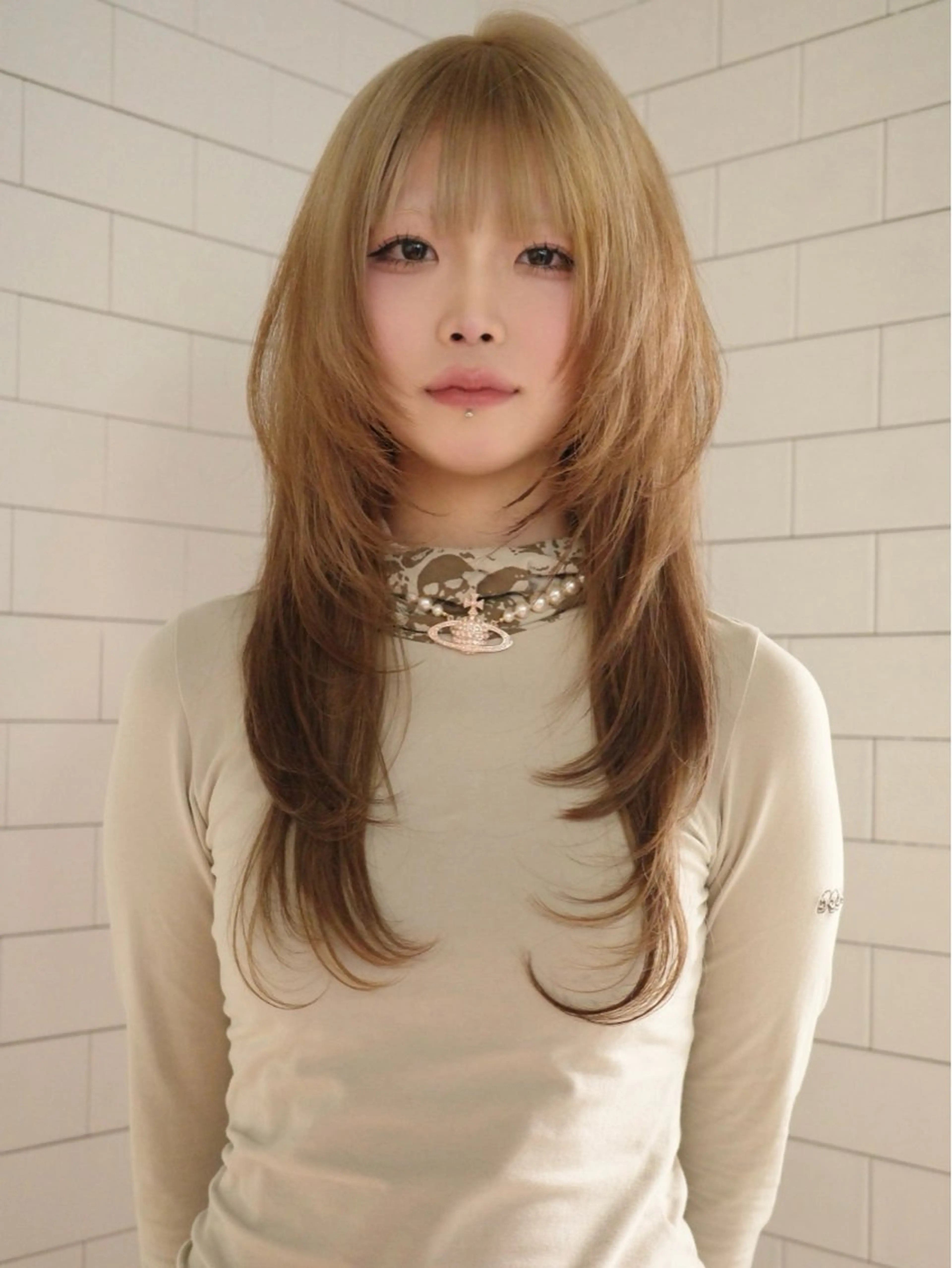 ロング カラー ヘアカラー イツク ⚡️ ルーツ/ハイトーンのヘアスタイル