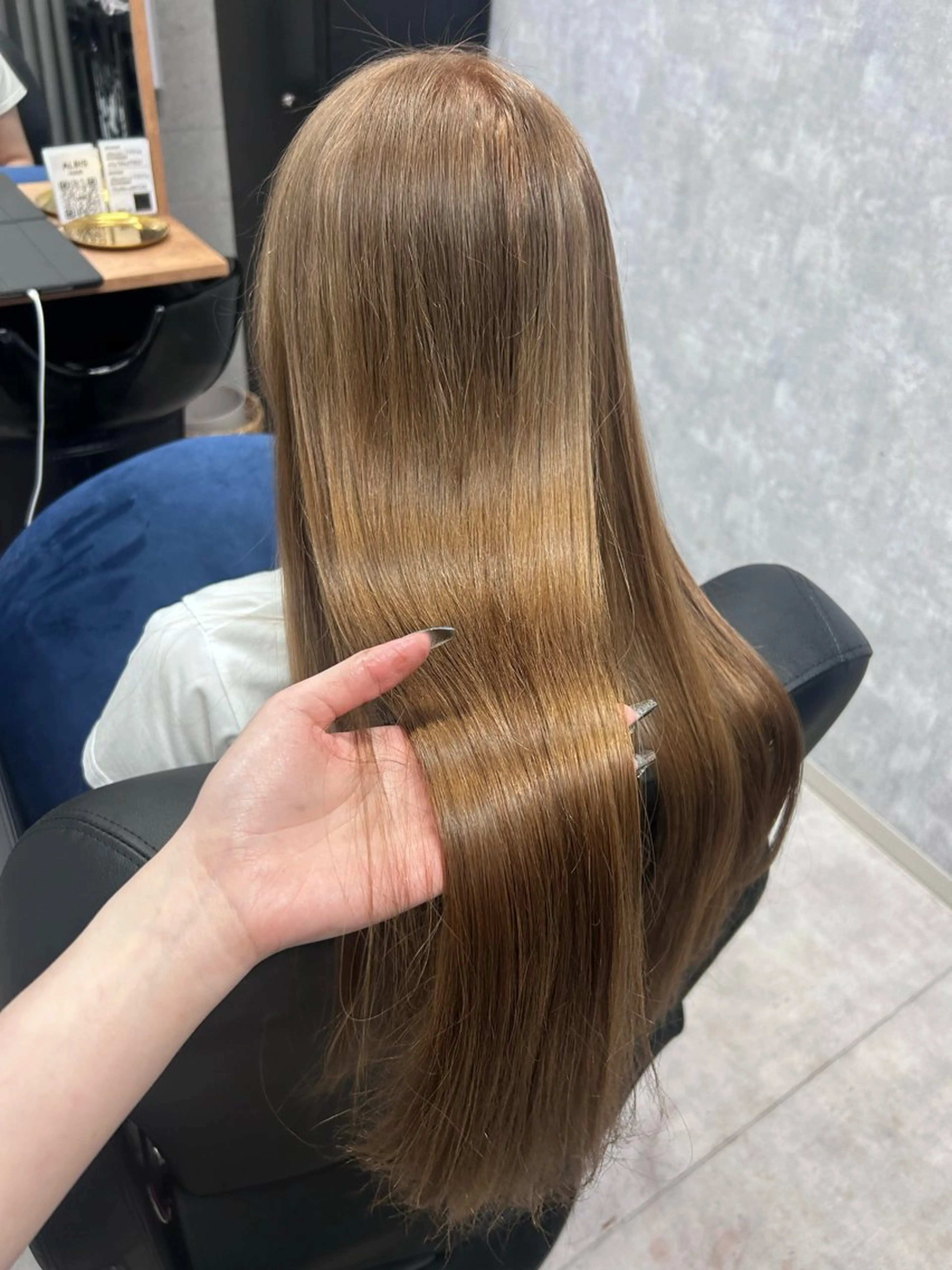 ロング ヘアカラー ハイトーン×艶カラー 🤍MIZUKIのヘアスタイル