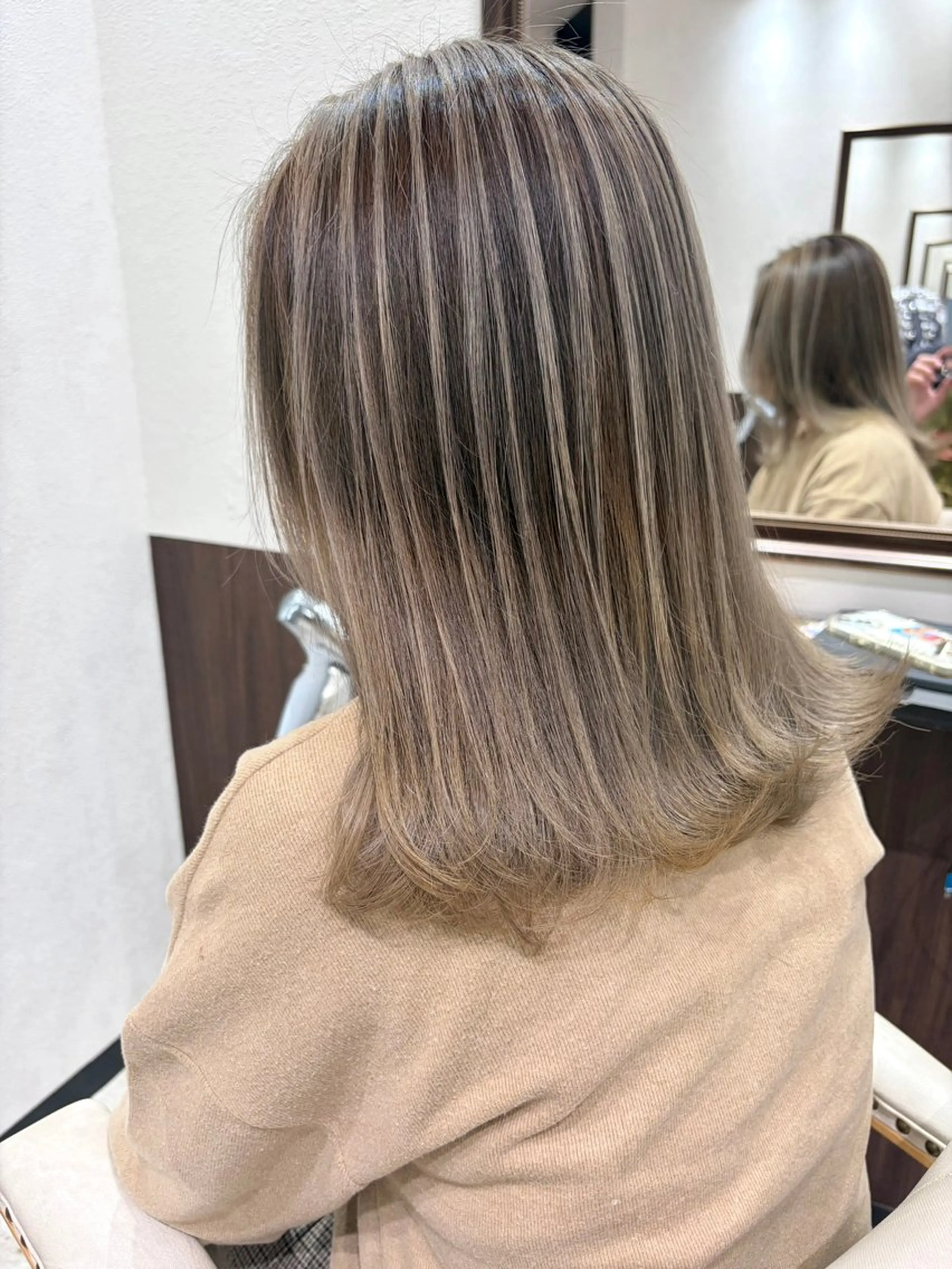 セミロング レイヤーカット ヘアカラー トリートメント ハイトーンカラー/ YUTAのヘアスタイル