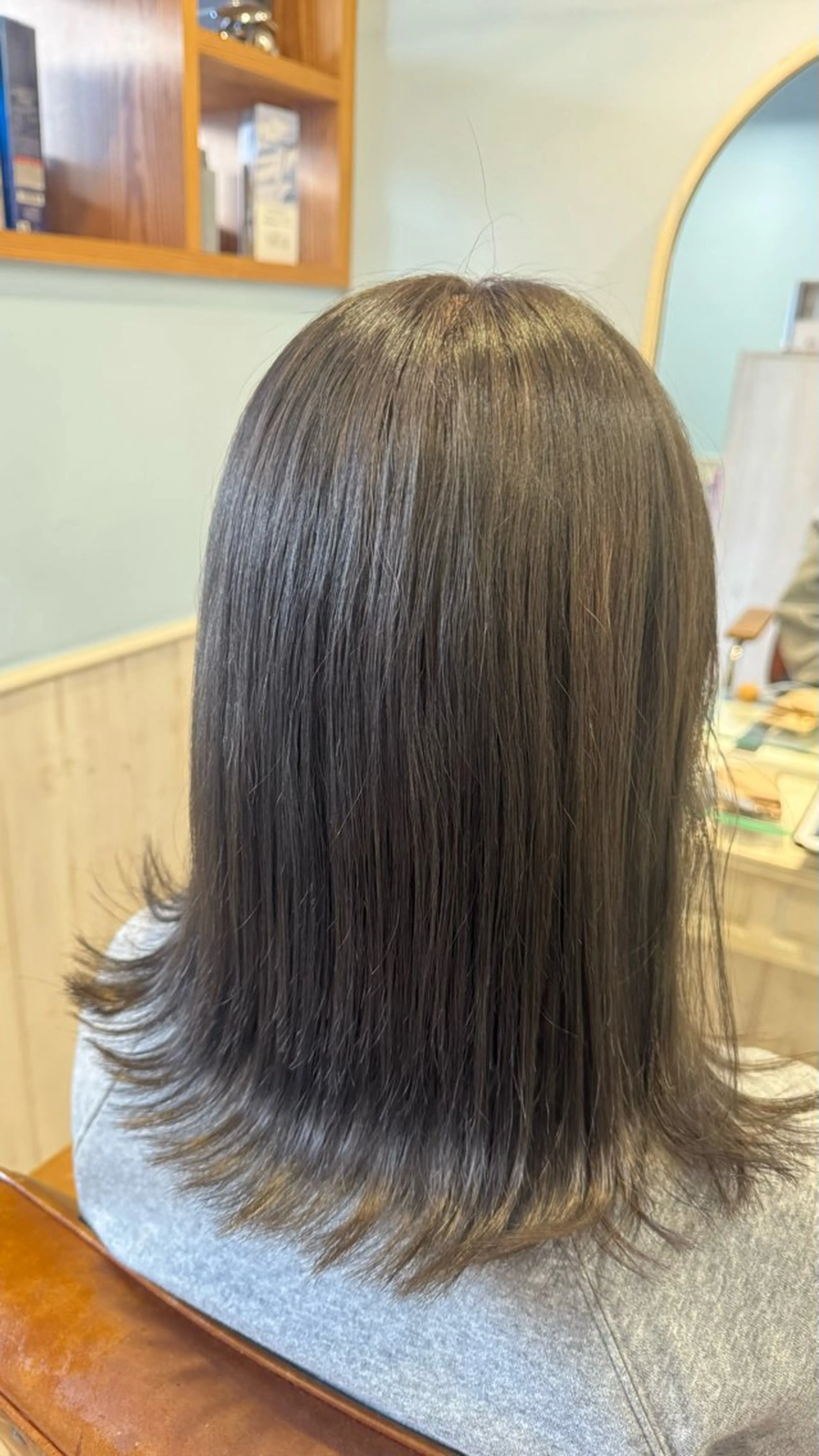 ミディアム カラー ベージュカラー ハイトーンカラー オリーブベージュ 艶カラー👾ブリーチ なし暖色👾ユースケのヘアスタイル