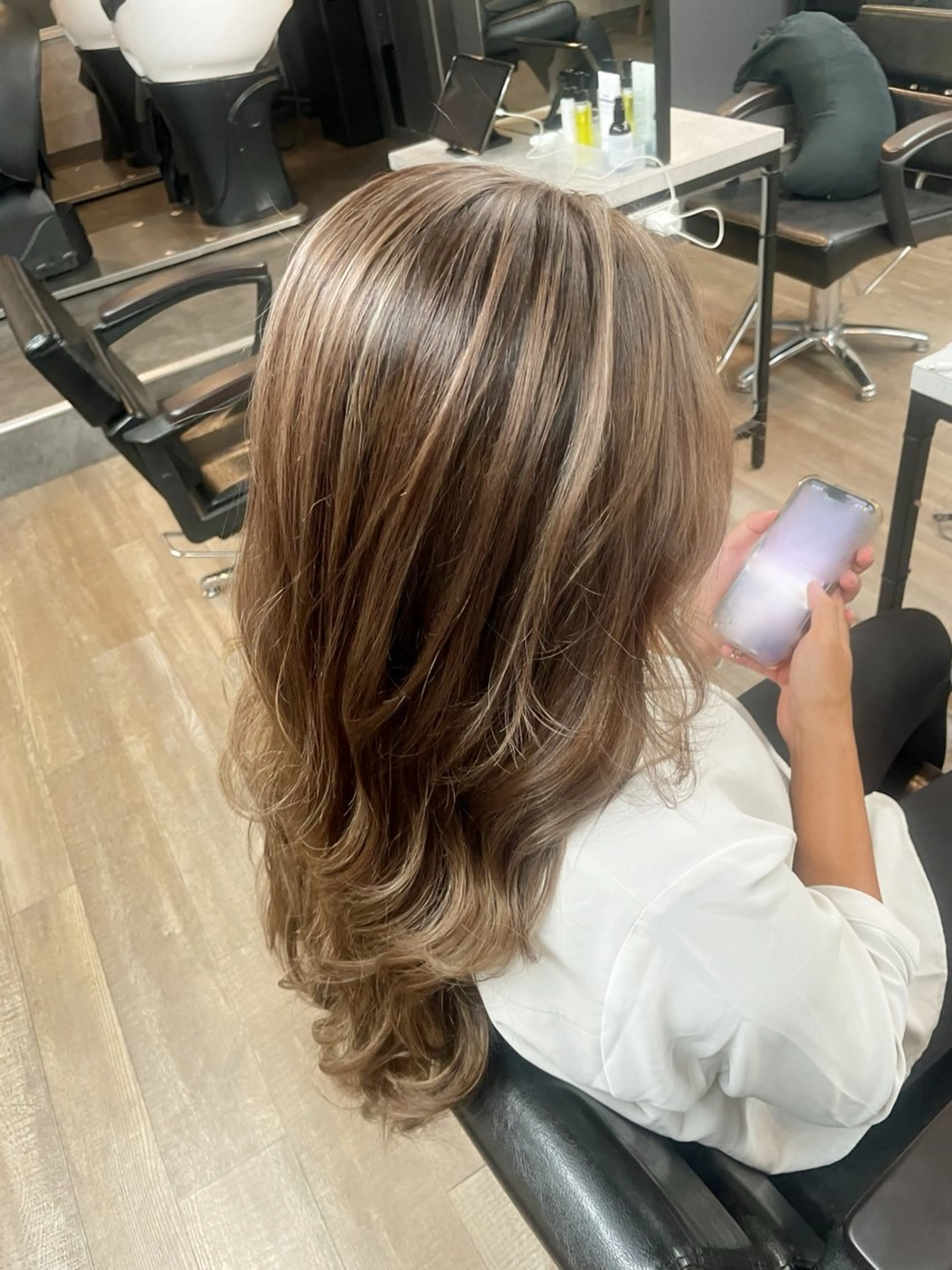 ロング カラー ヘアカラー 🦖こみなと みゆ🦖のヘアスタイル